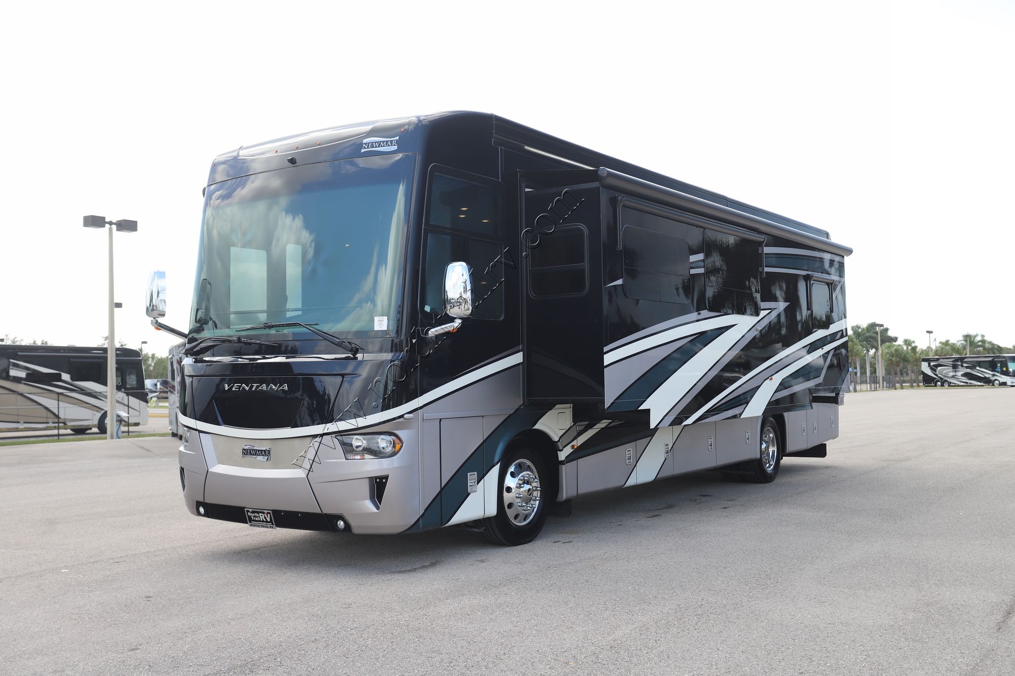 Used 2022 Newmar Ventana 3709 Class A  For Sale