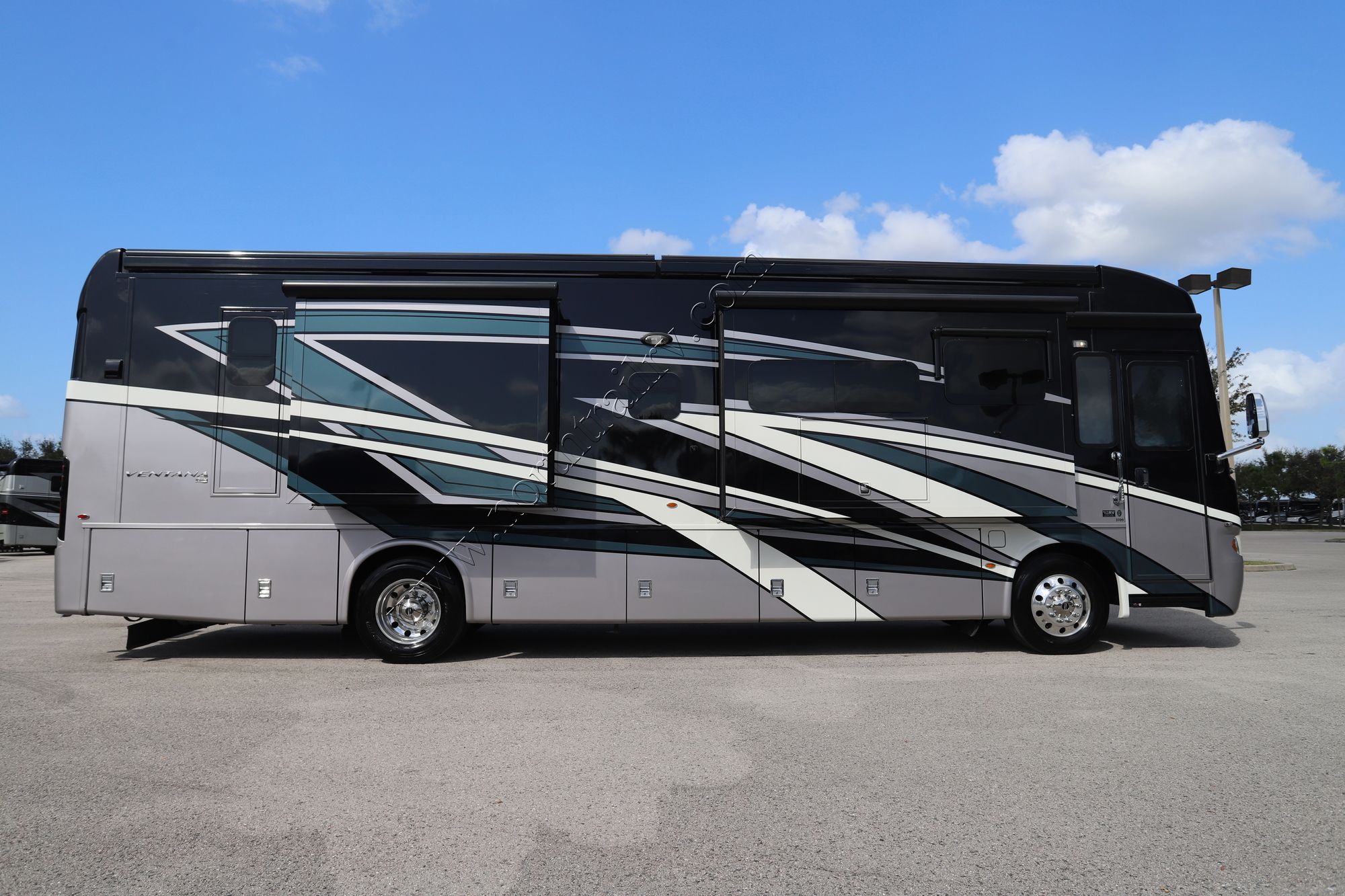 Used 2022 Newmar Ventana 3709 Class A  For Sale