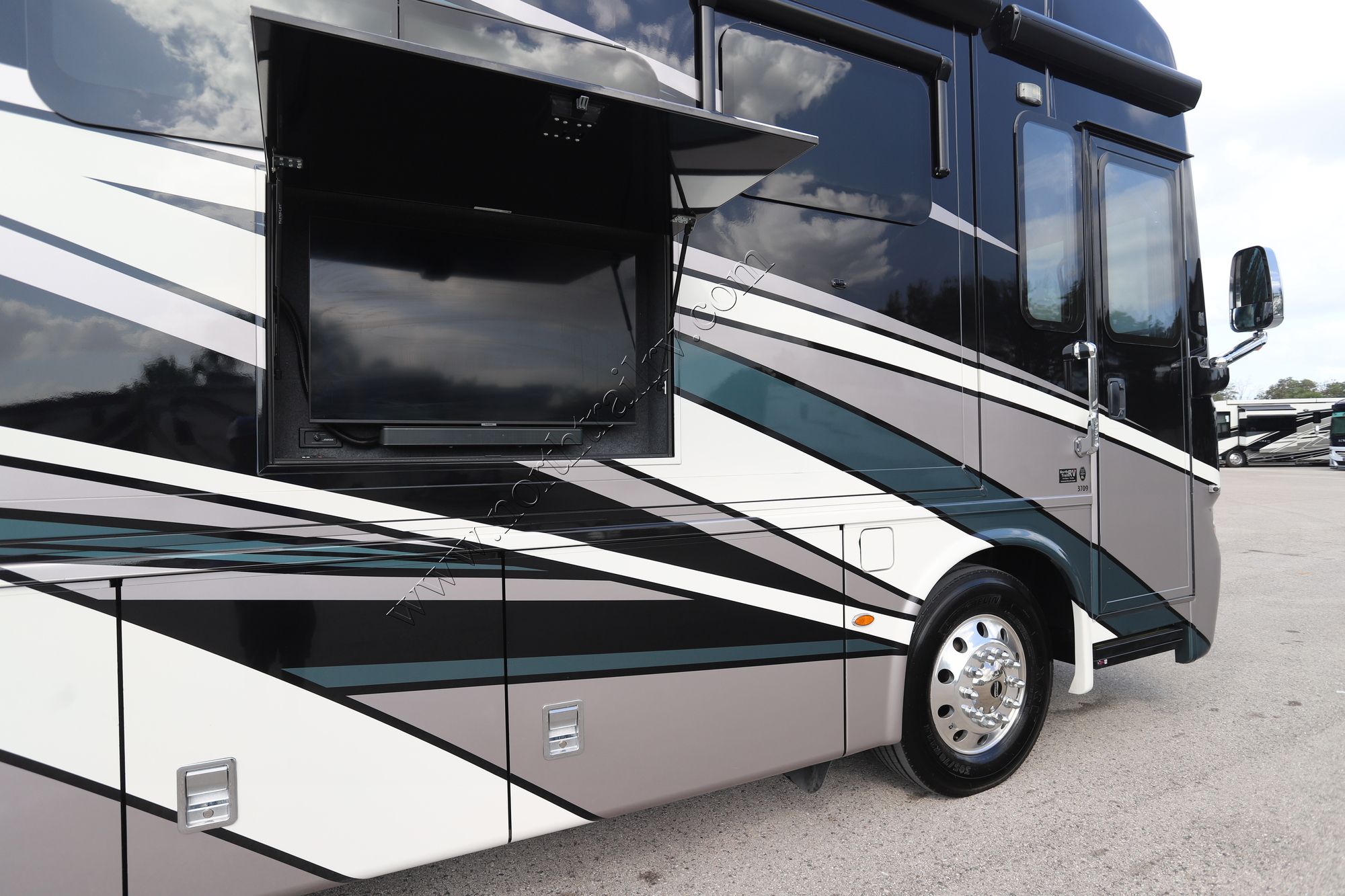 Used 2022 Newmar Ventana 3709 Class A  For Sale