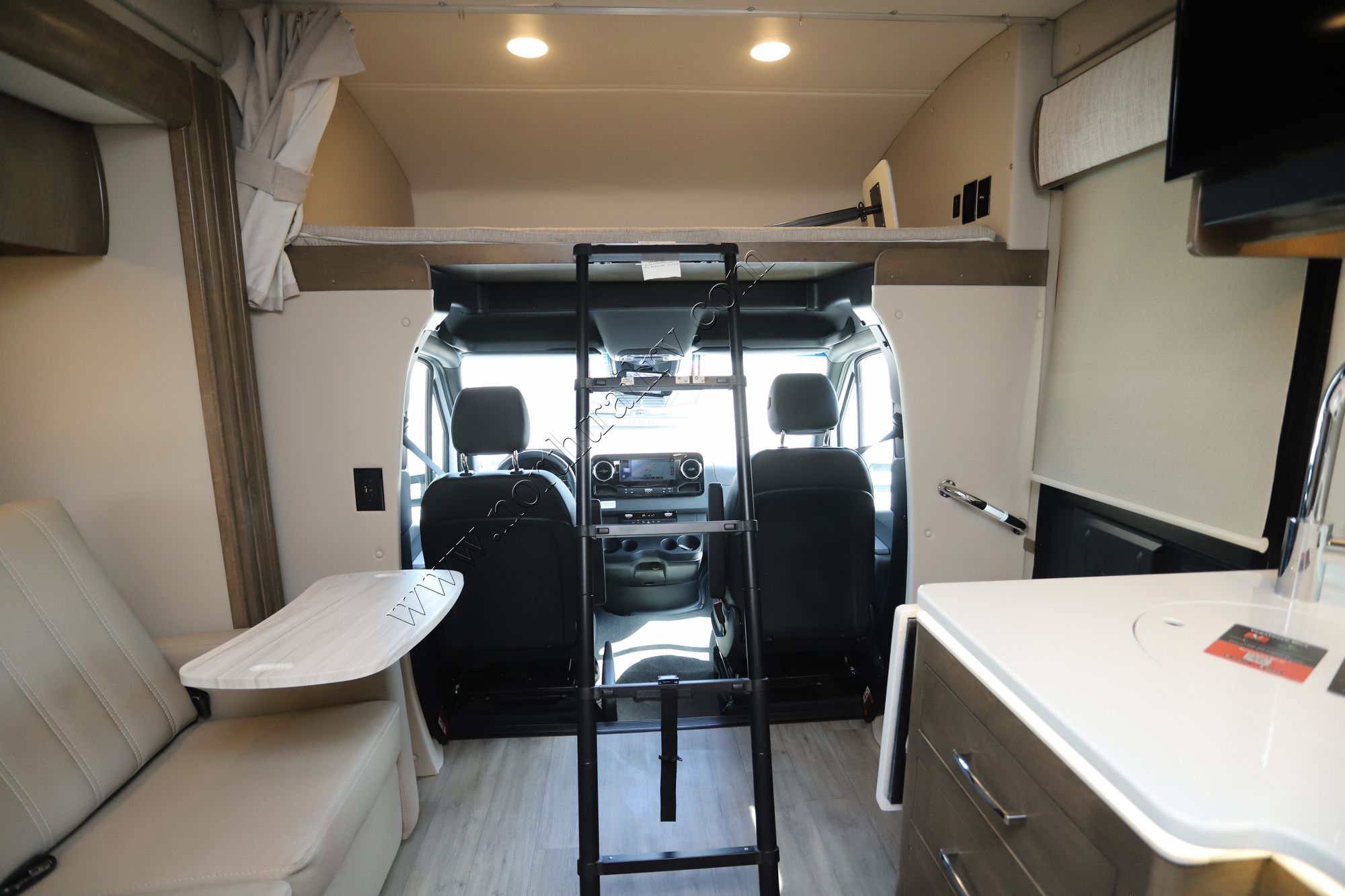 New 2025 Renegade Rv Vienna 25TBC Class C  For Sale