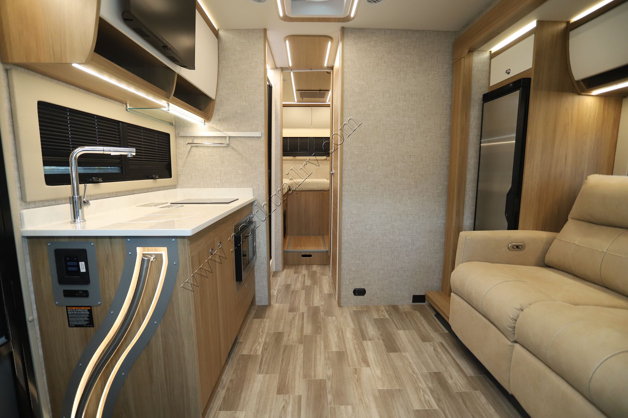 New 2025 Tiffin Motor Homes Wayfarer 25XLW Class C  For Sale