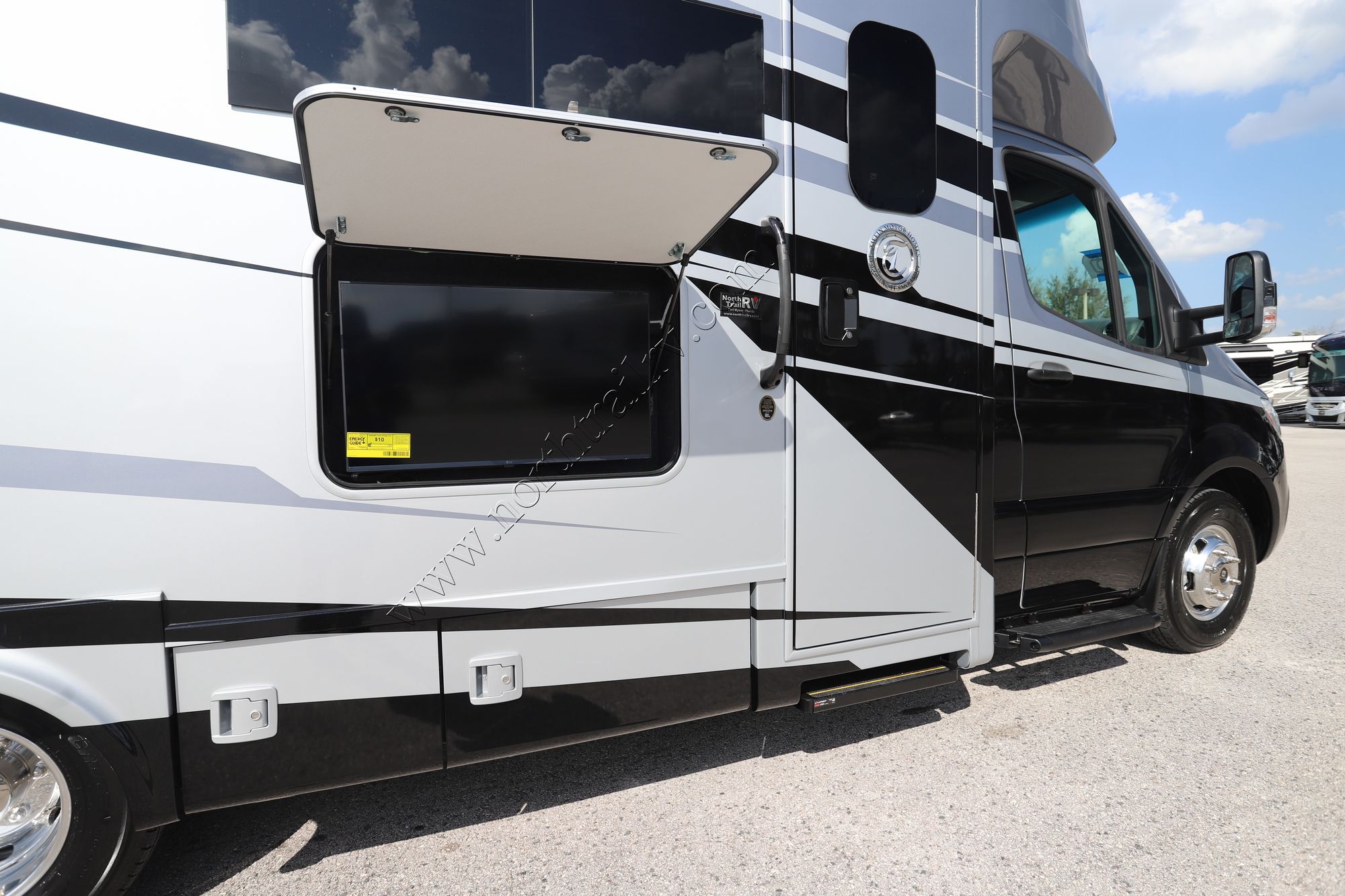 New 2025 Tiffin Motor Homes Wayfarer 25XLW Class C  For Sale