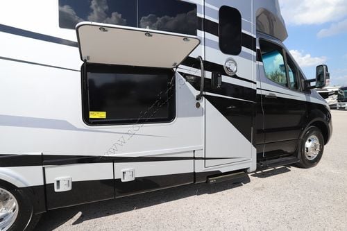 2025 Tiffin Motor Homes Wayfarer 25XLW Class C