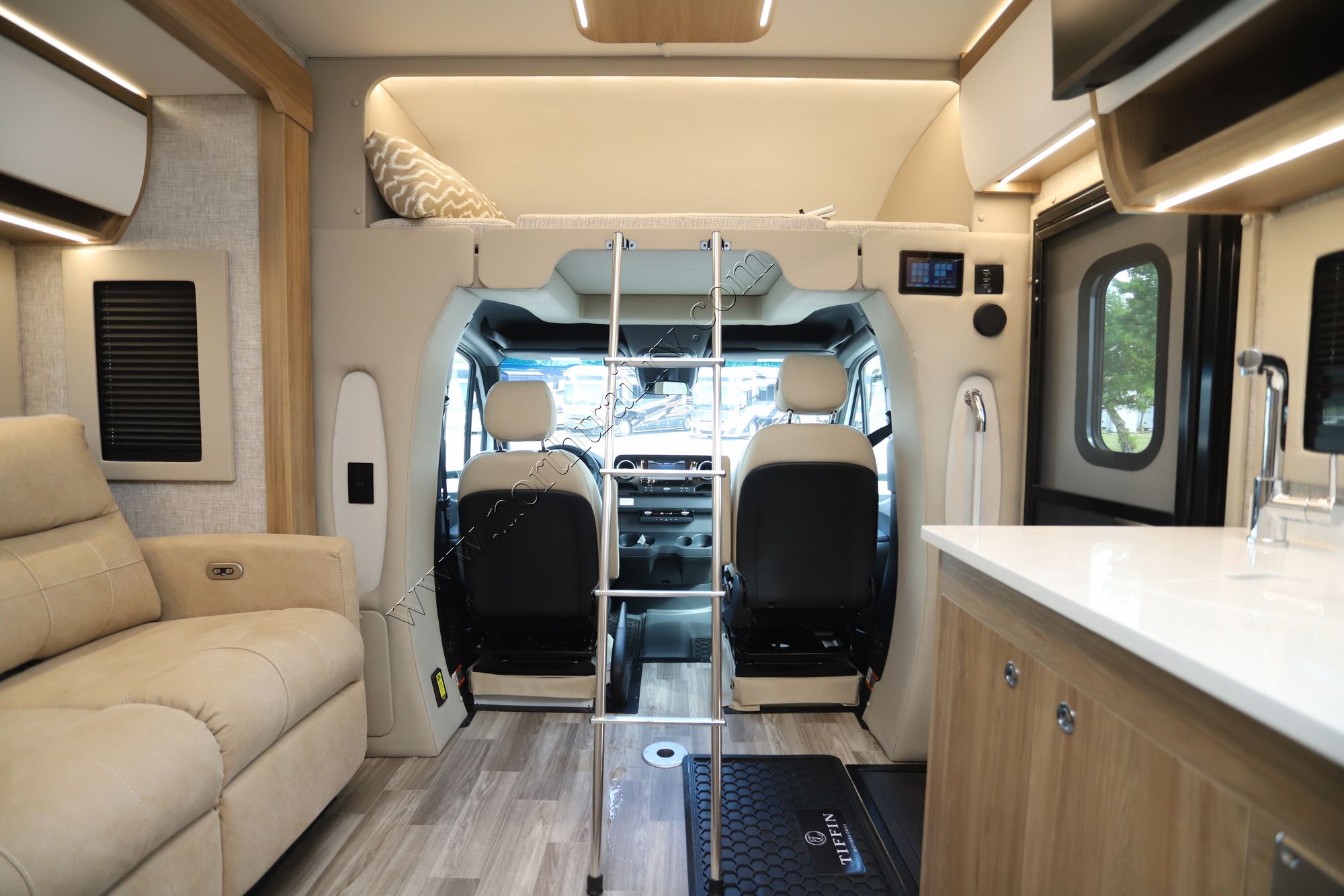 New 2025 Tiffin Motor Homes Wayfarer 25XLW Class C  For Sale