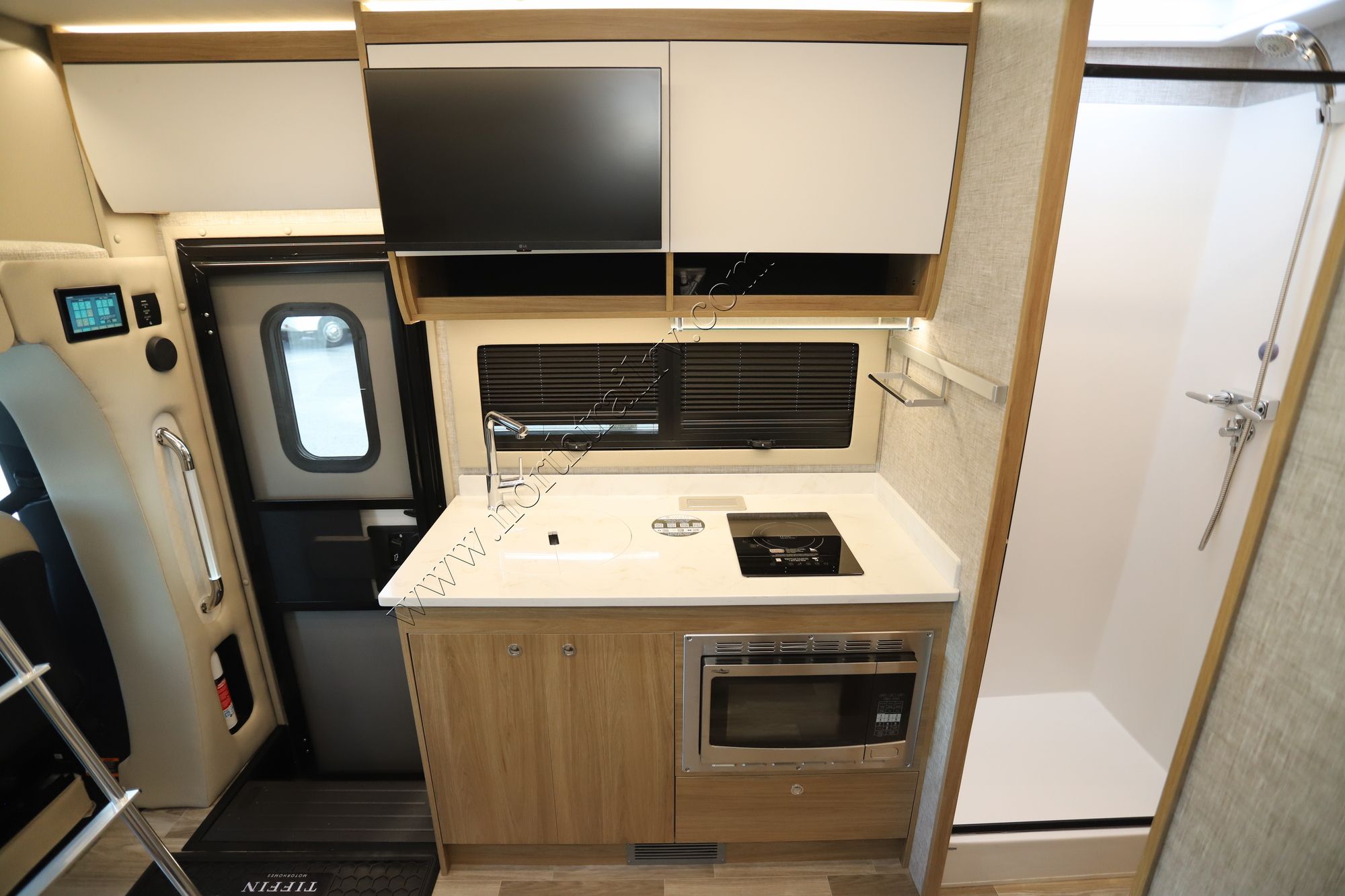 New 2025 Tiffin Motor Homes Wayfarer 25XLW Class C  For Sale