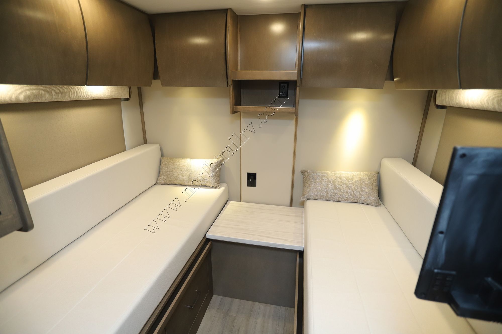 New 2025 Renegade Rv Vienna 25TBC Class C  For Sale