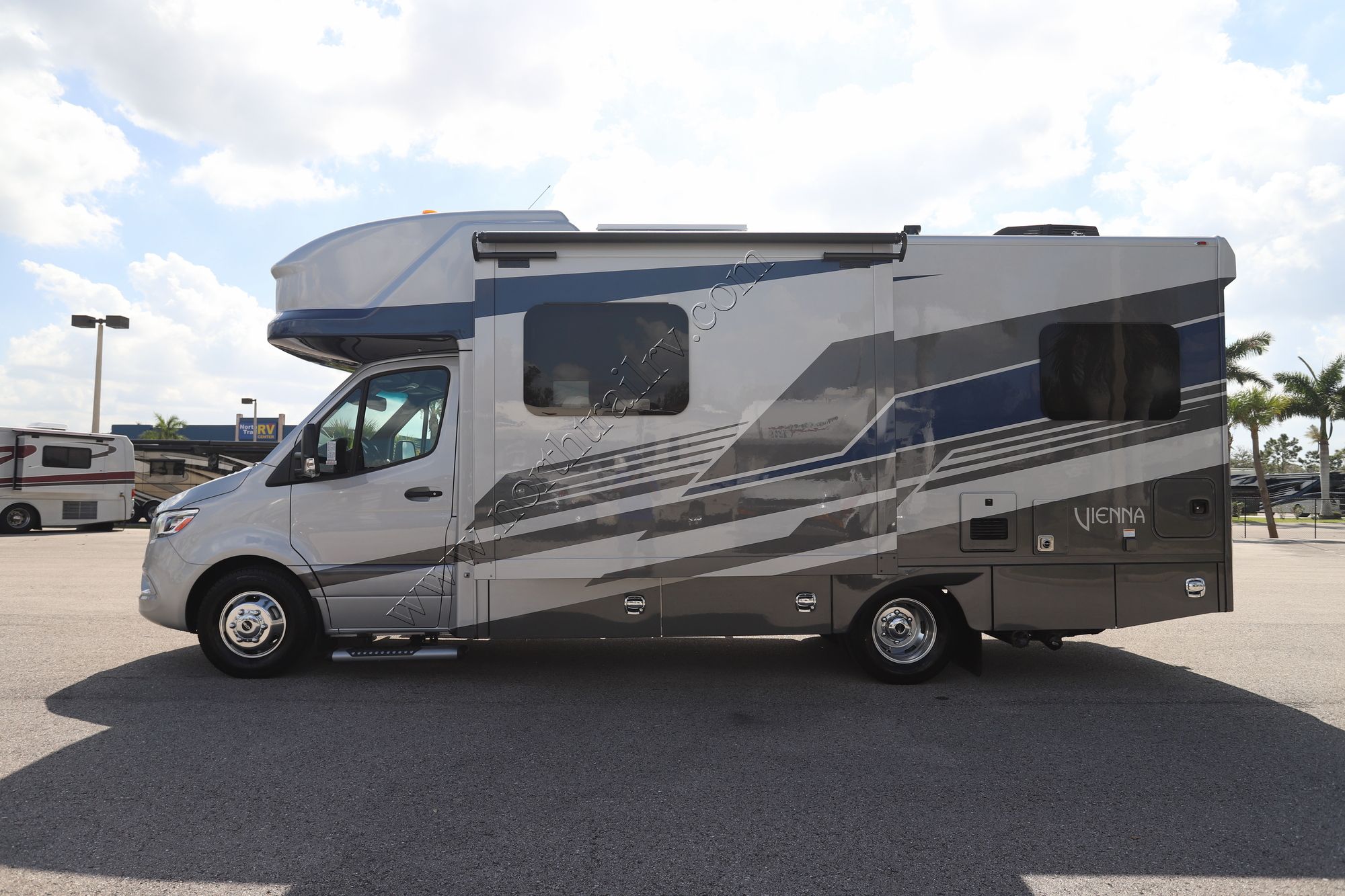 New 2025 Renegade Rv Vienna 25TBC Class C  For Sale