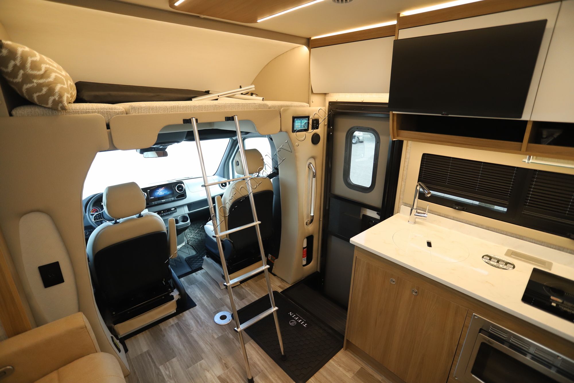 New 2025 Tiffin Motor Homes Wayfarer 25XLW Class C  For Sale