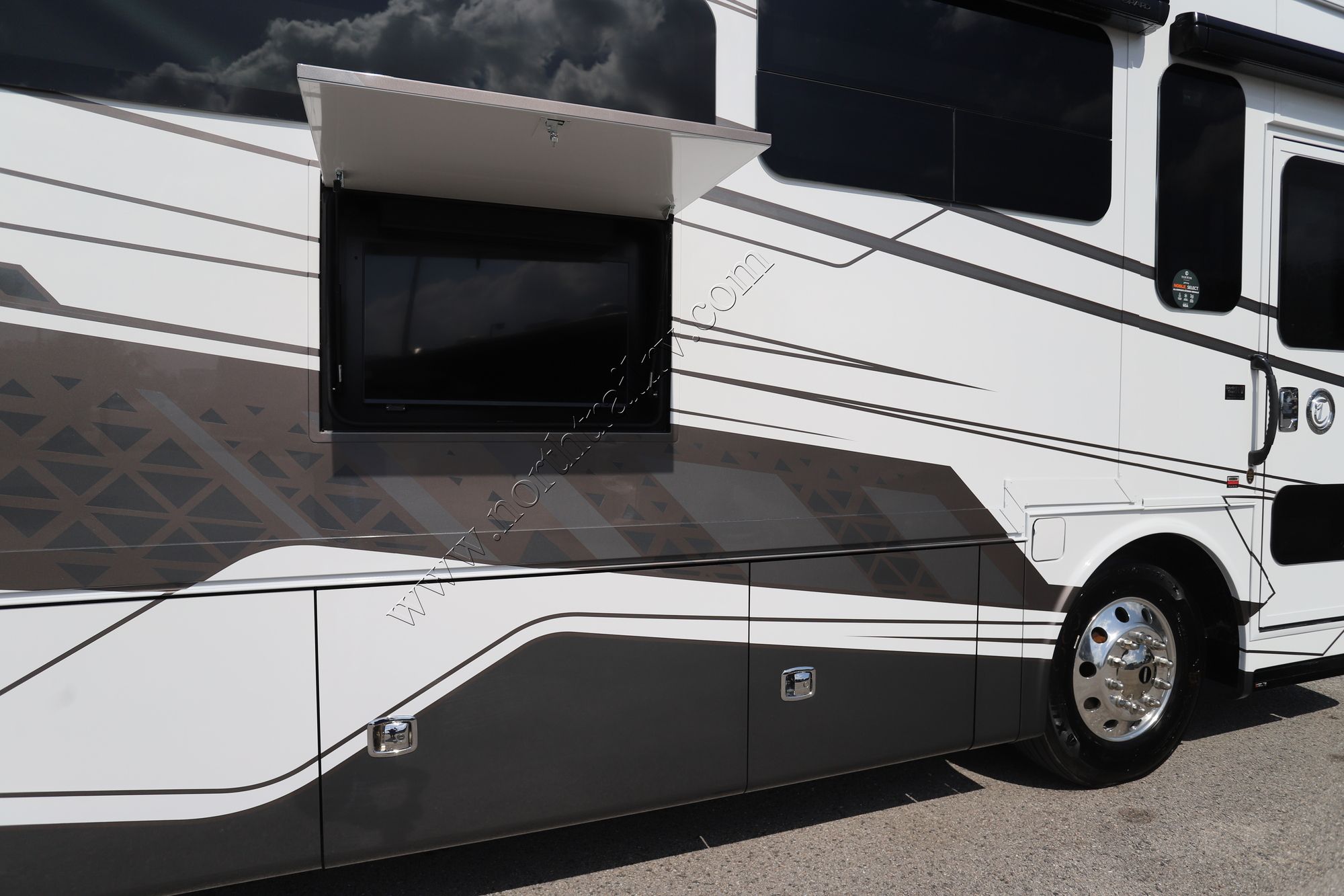 New 2025 Tiffin Motor Homes Allegro Red 37BA Class A  For Sale