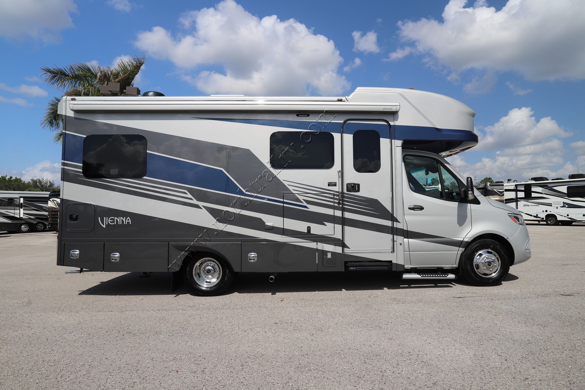 New 2025 Renegade Rv Vienna 25TBC Class C  For Sale