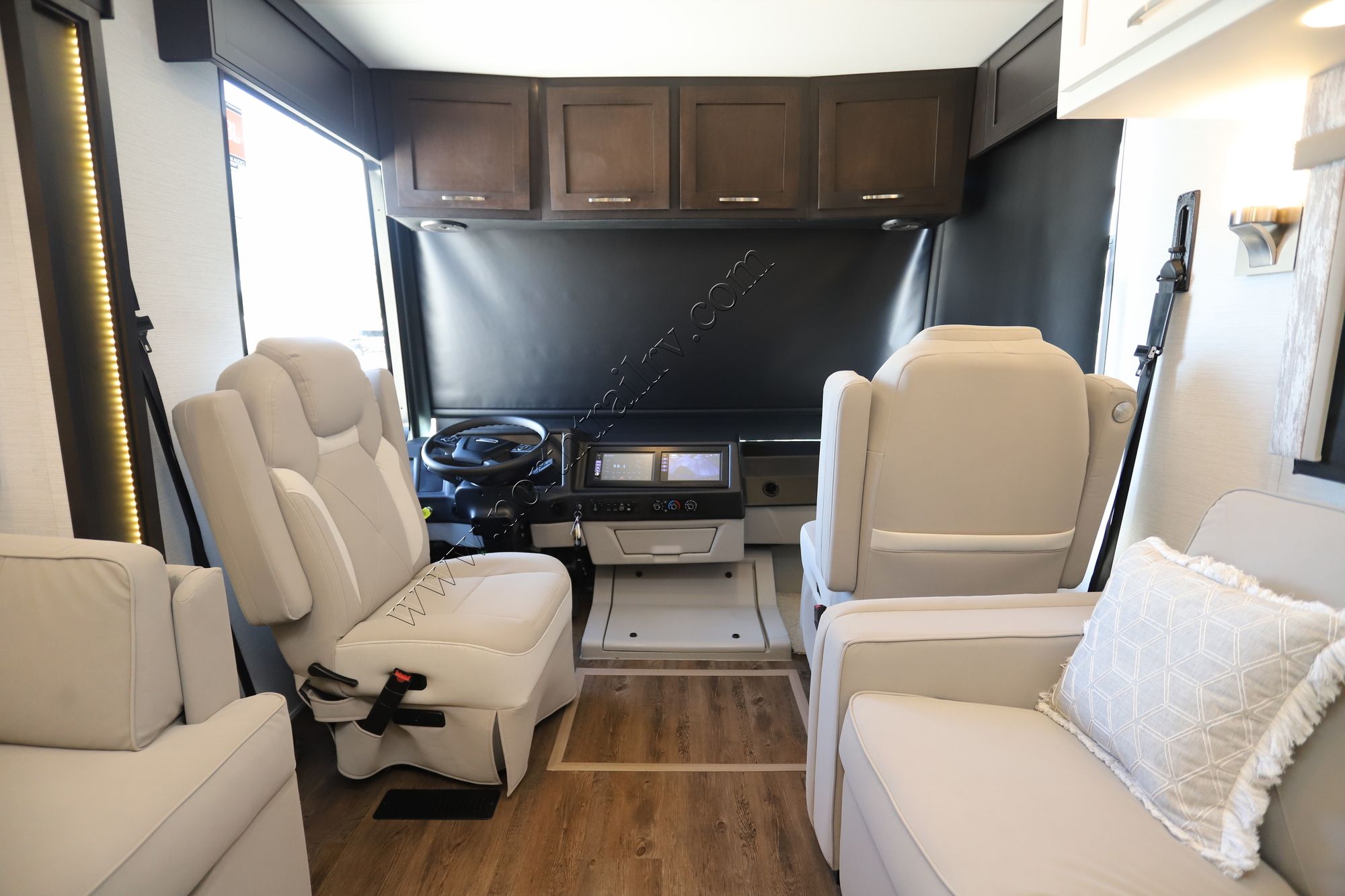 New 2025 Newmar Canyon Star 3947 Class A  For Sale