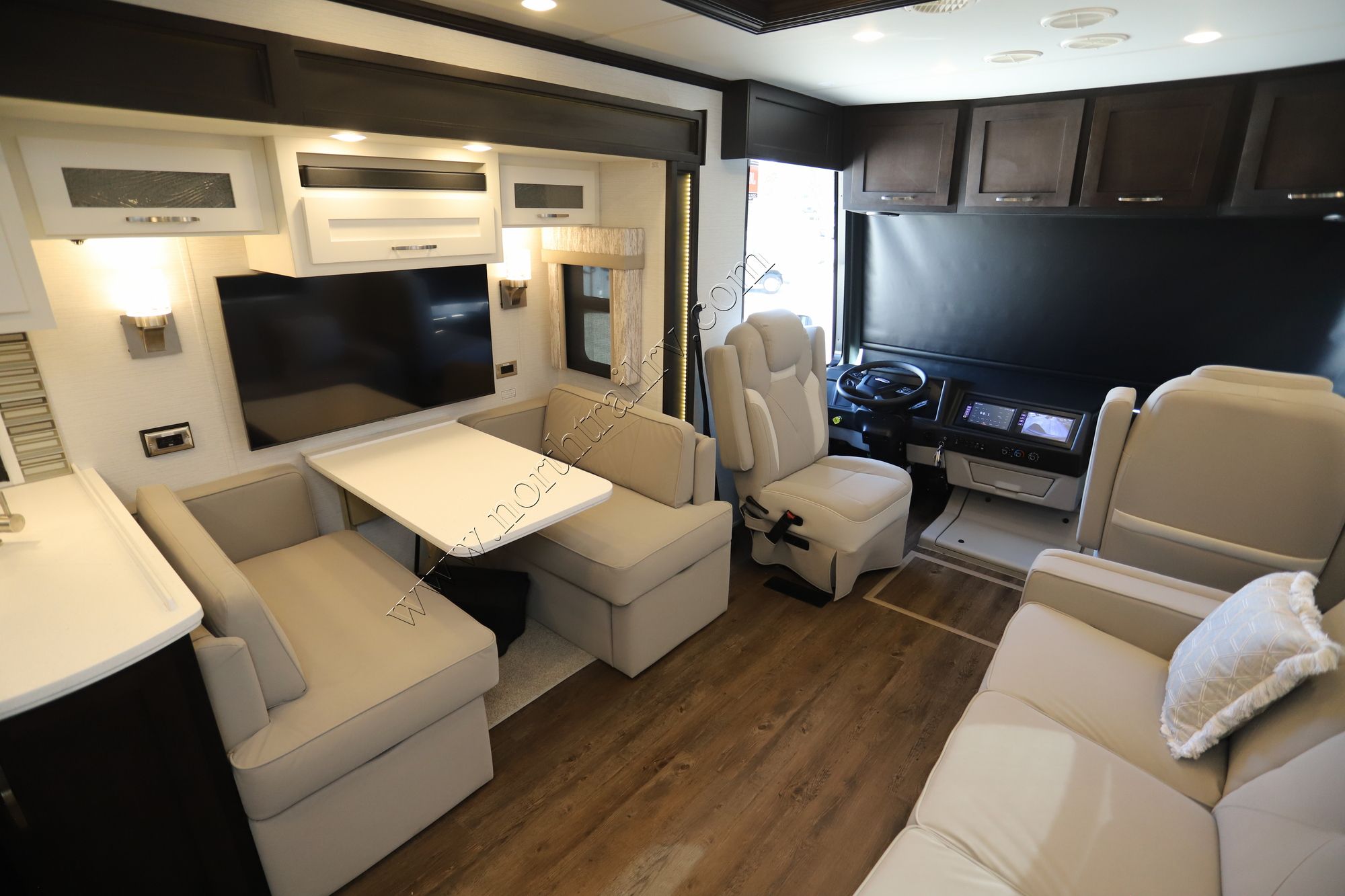 New 2025 Newmar Canyon Star 3947 Class A  For Sale