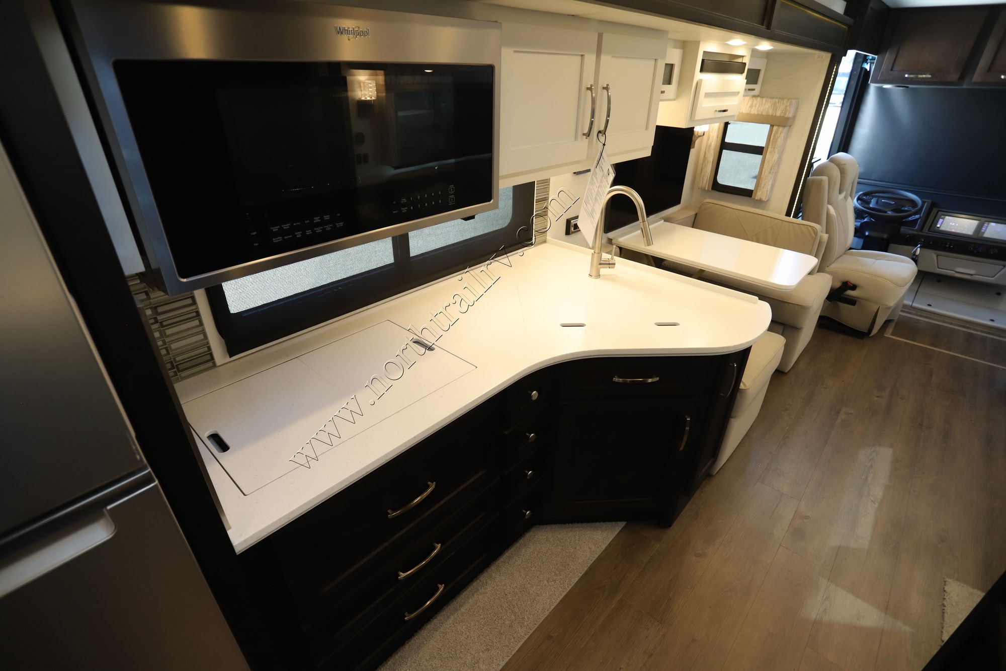 New 2025 Newmar Canyon Star 3947 Class A  For Sale