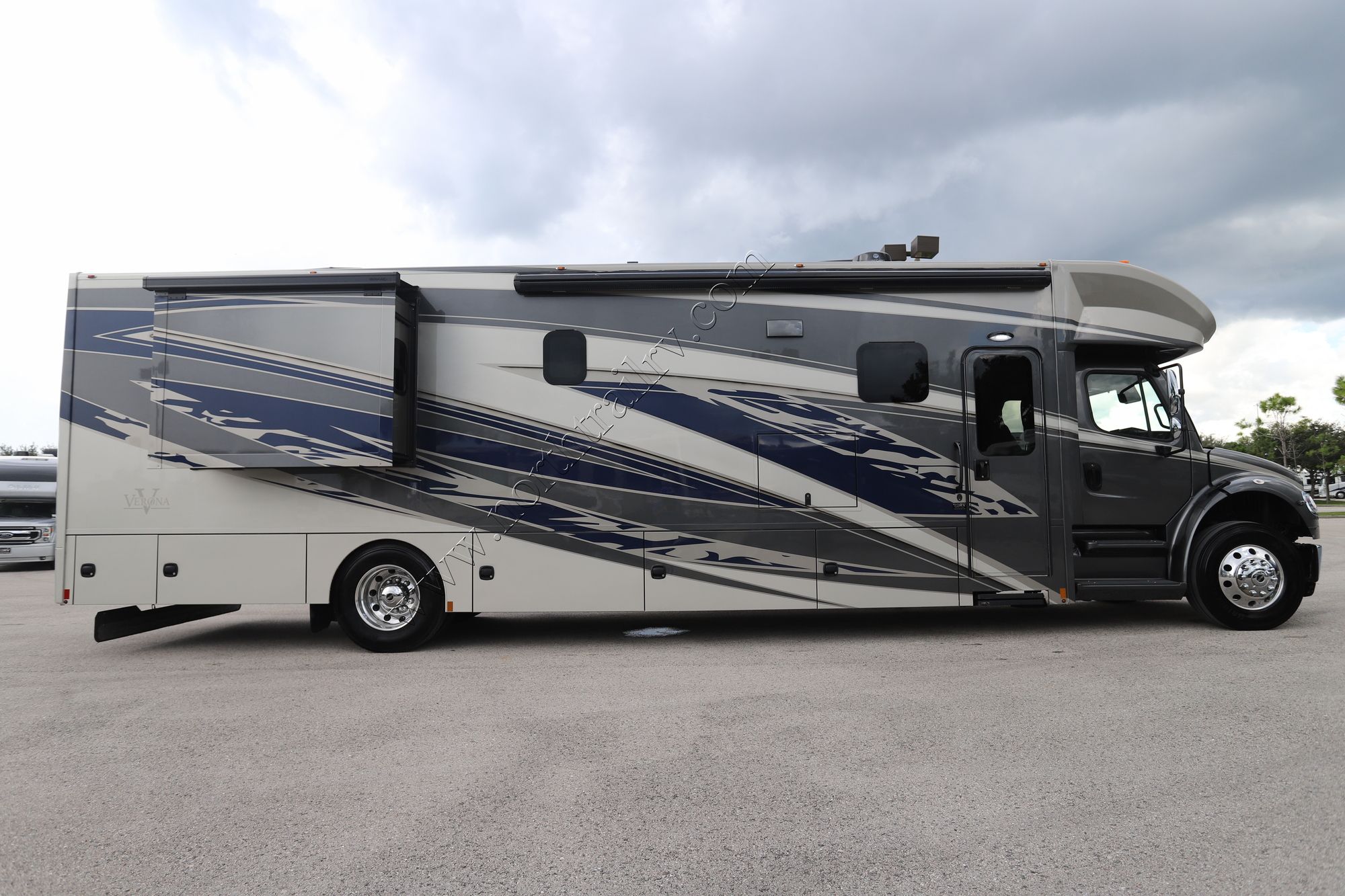 Used 2024 Renegade Rv Verona 40VRB Super C  For Sale