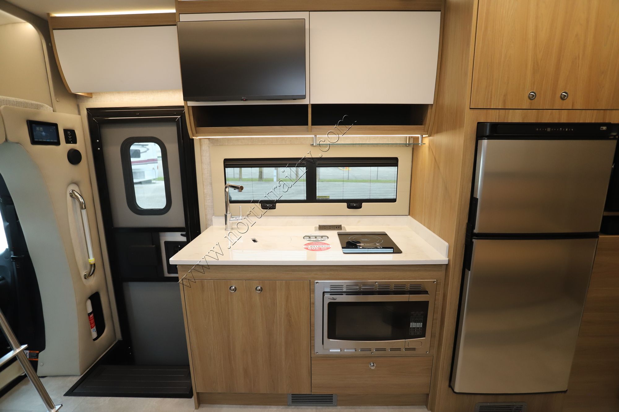 New 2025 Tiffin Motor Homes Wayfarer 25XRW Class C  For Sale