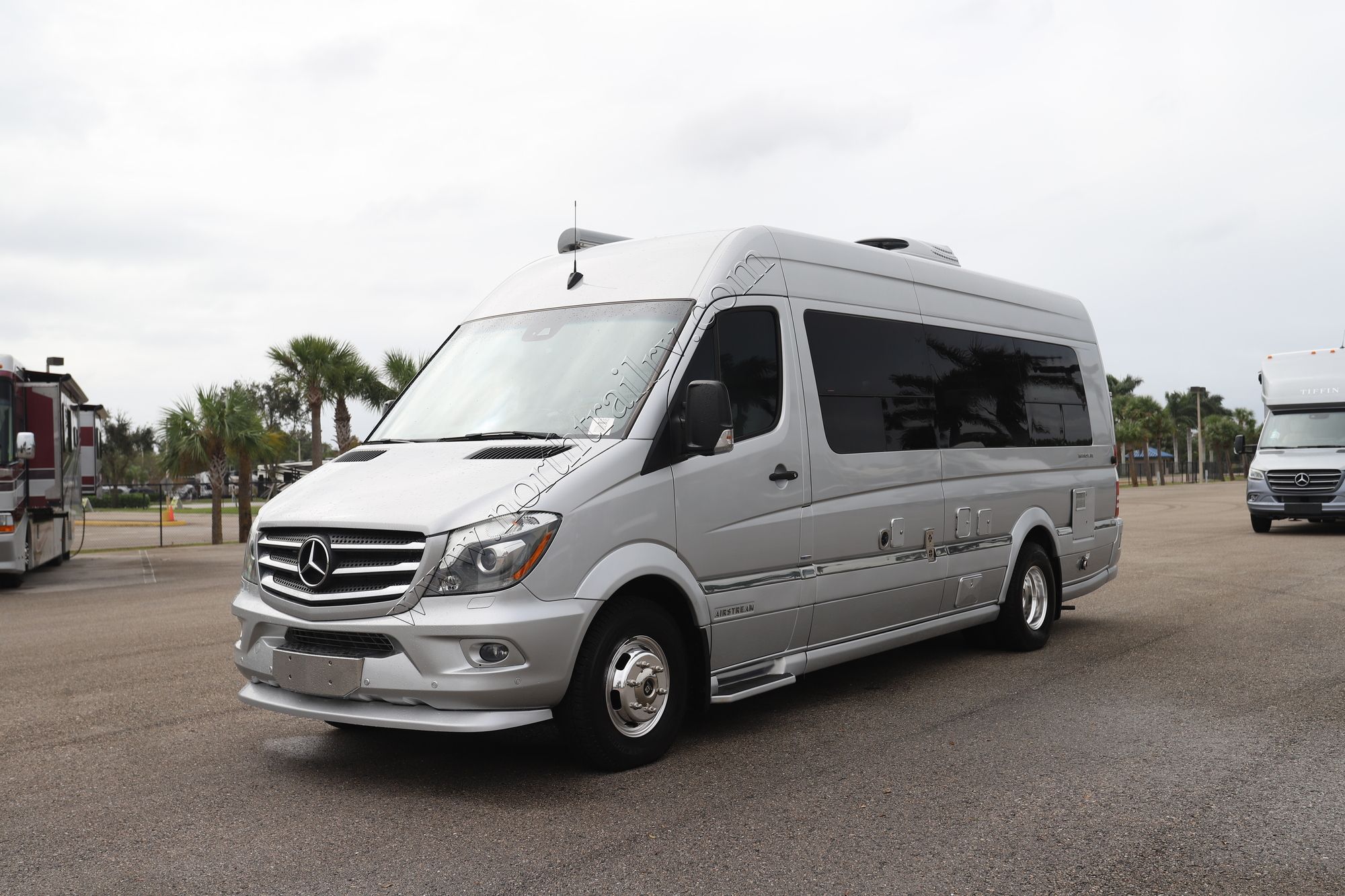 2016 Airstream Interstate EXT LOUNGE Class B Used  For Sale