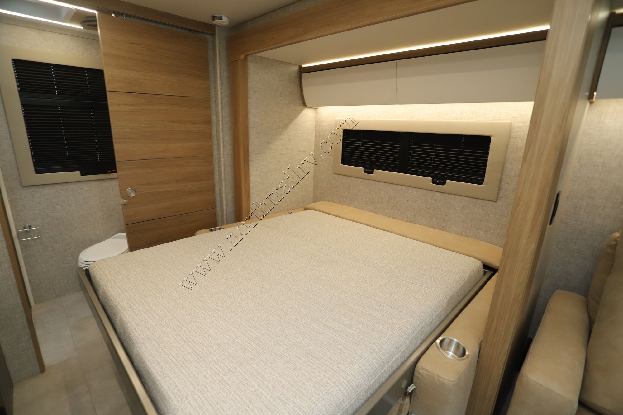 New 2025 Tiffin Motor Homes Wayfarer 25XRW Class C  For Sale