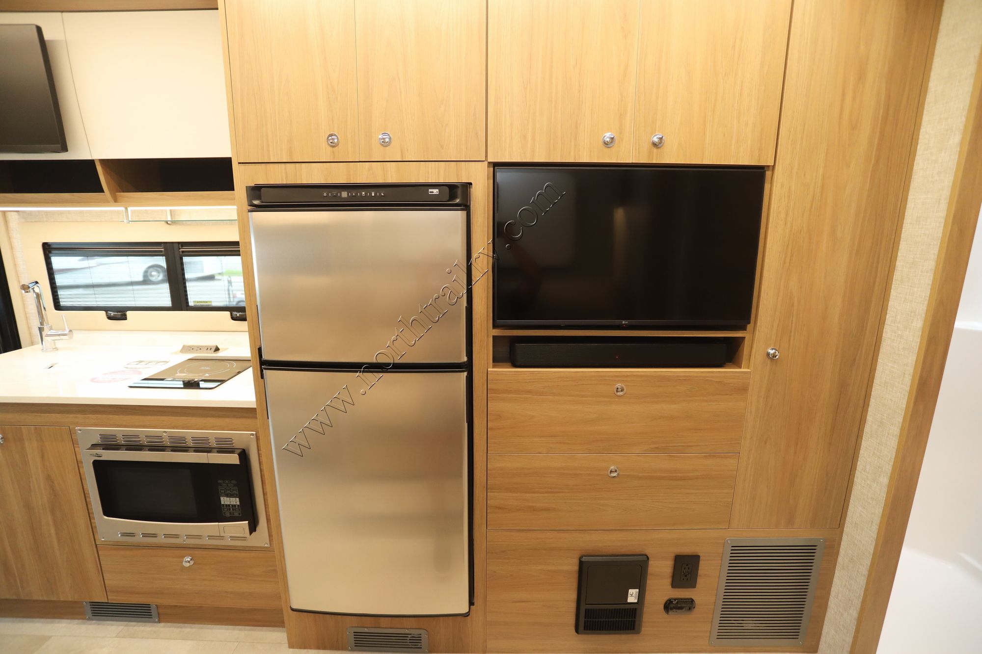 New 2025 Tiffin Motor Homes Wayfarer 25XRW Class C  For Sale