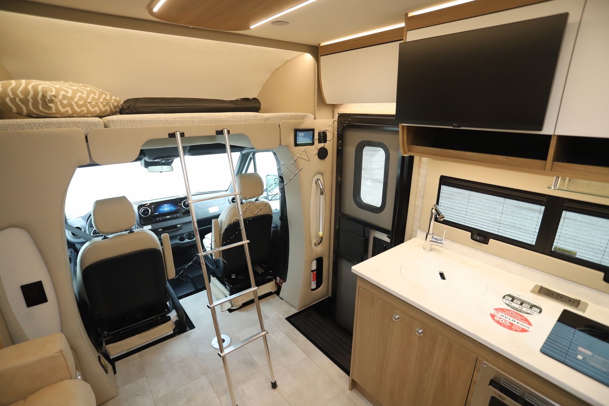 New 2025 Tiffin Motor Homes Wayfarer 25XRW Class C  For Sale