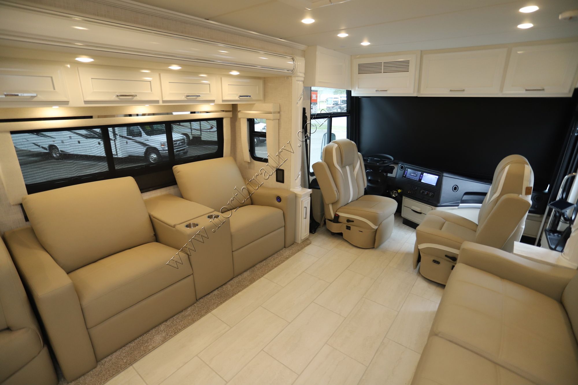 New 2025 Newmar Ventana 4037 Class A  For Sale