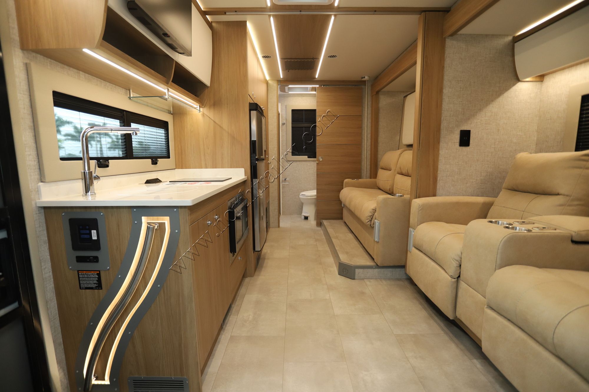 New 2025 Tiffin Motor Homes Wayfarer 25XRW Class C  For Sale