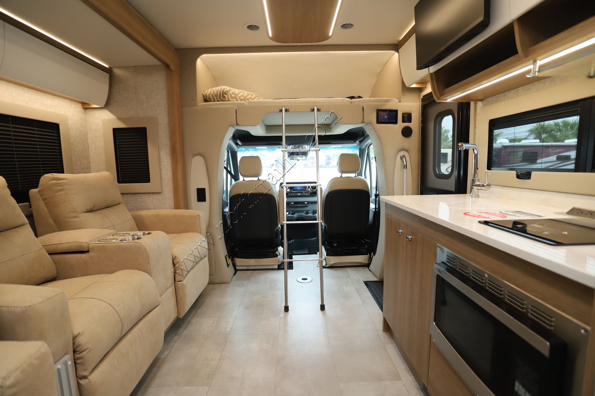 New 2025 Tiffin Motor Homes Wayfarer 25XRW Class C  For Sale