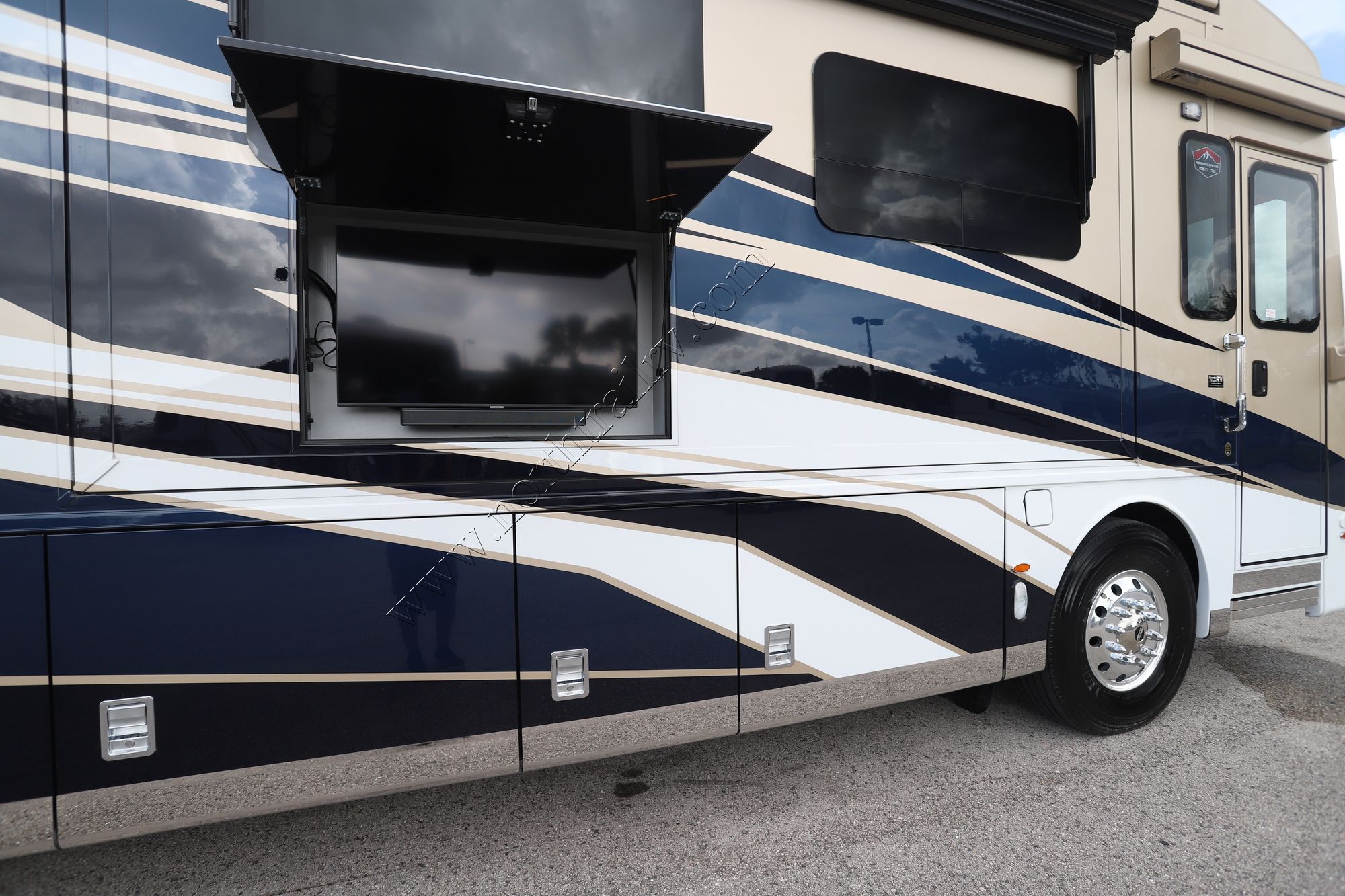 New 2025 Newmar Dutch Star 4370 Class A  For Sale