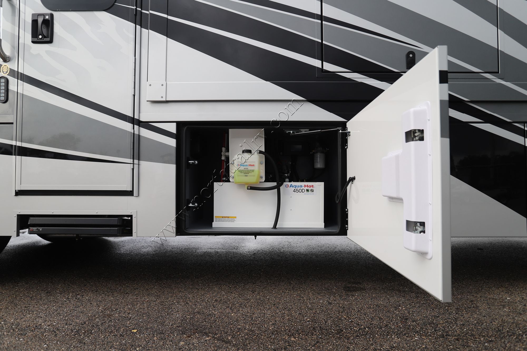 New 2025 Renegade Rv Verona Le 38LDG Super C  For Sale
