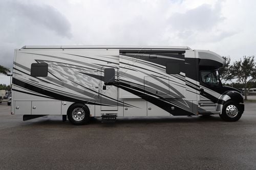 2025 Renegade Rv Verona Le 38LDG