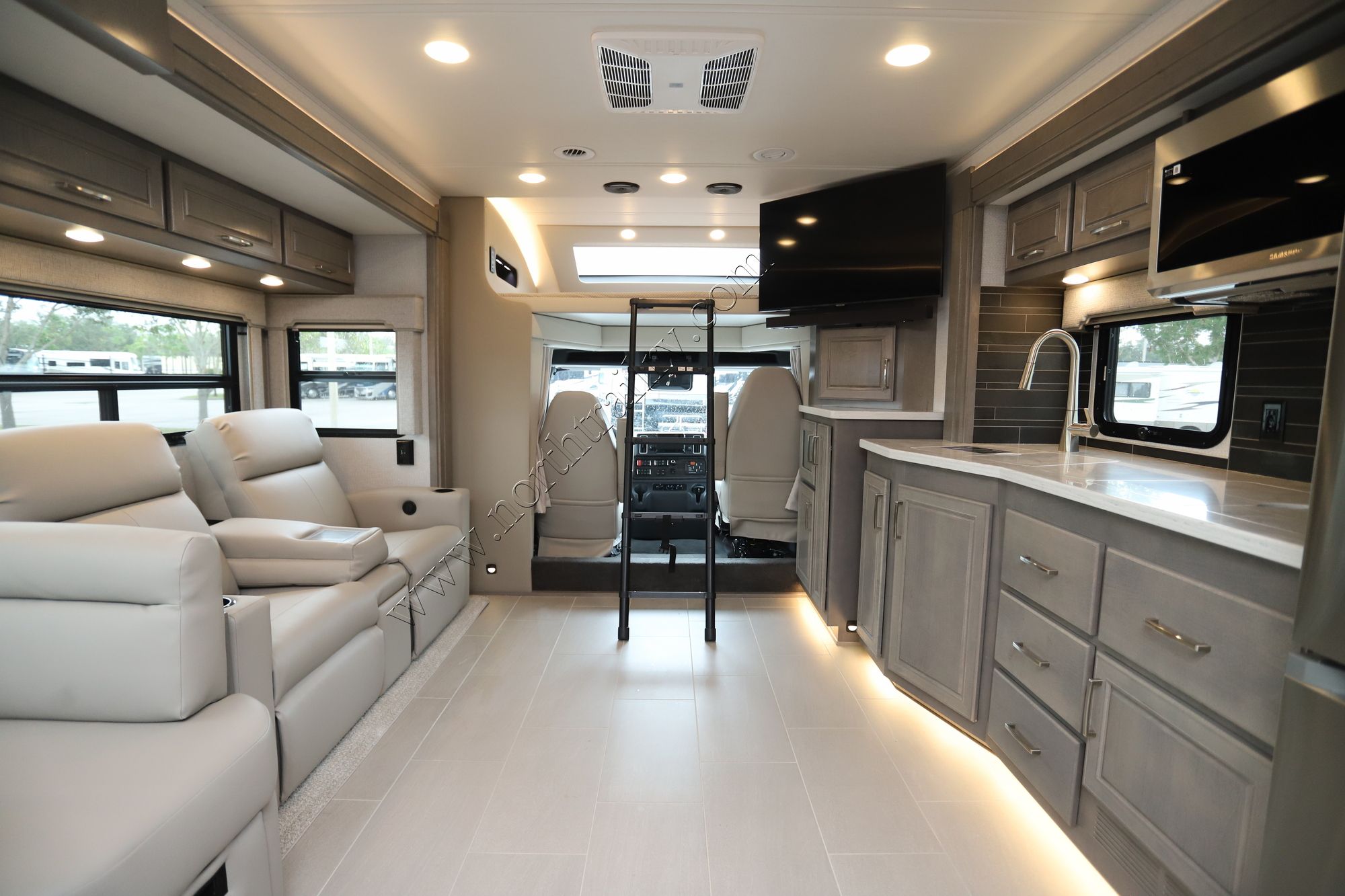 New 2025 Renegade Rv Verona Le 38LDG Super C  For Sale