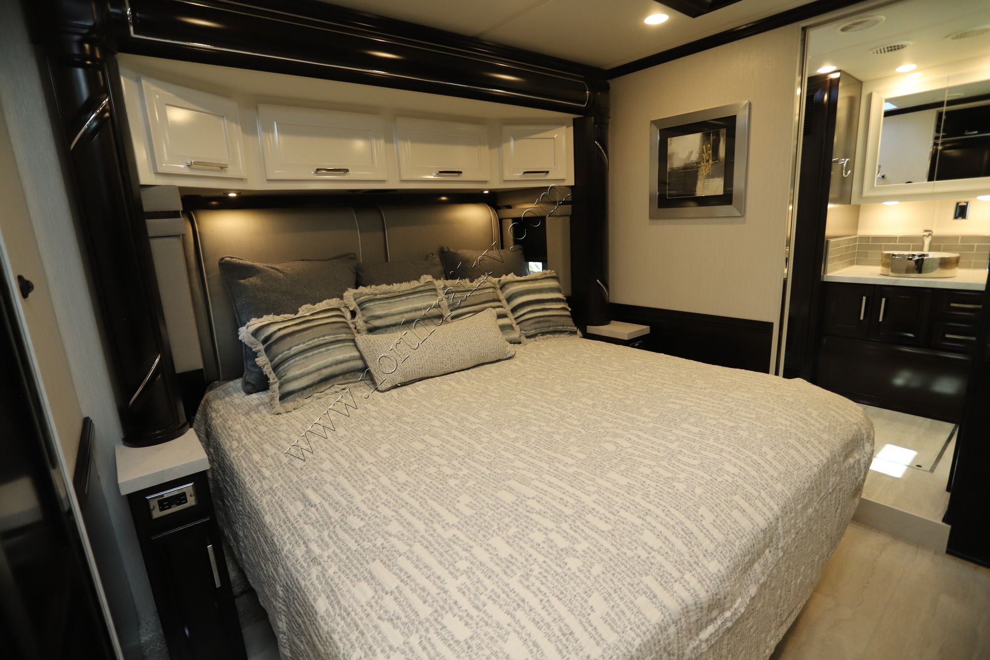 New 2025 Newmar Ventana 4340 Class A  For Sale