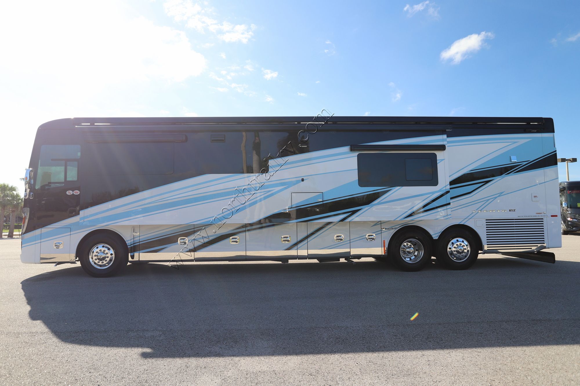 New 2025 Tiffin Motor Homes Zephyr 45FZ Class A  For Sale