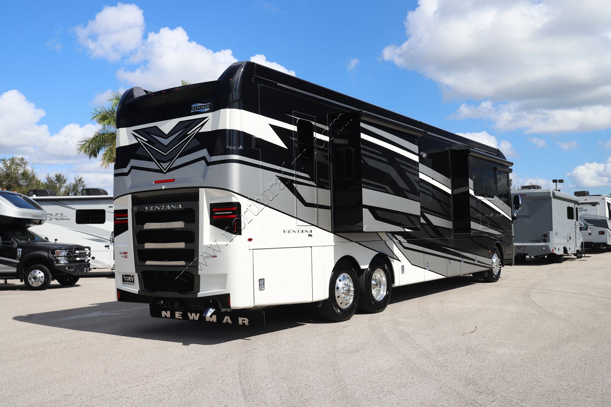 New 2025 Newmar Ventana 4340 Class A  For Sale