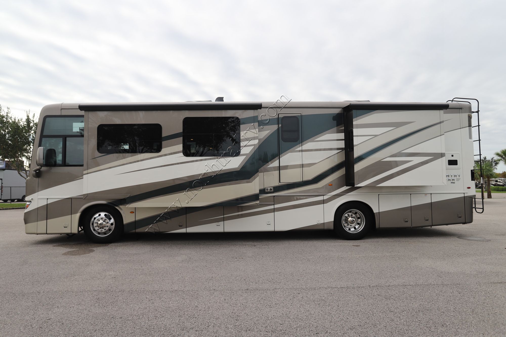 Used 2024 Newmar Kountry Star 3717 Class A  For Sale