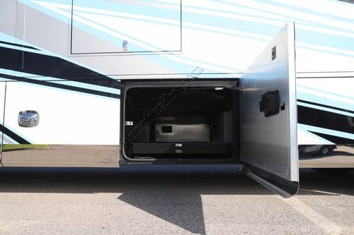 2025 Tiffin Motor Homes Zephyr 45FZ