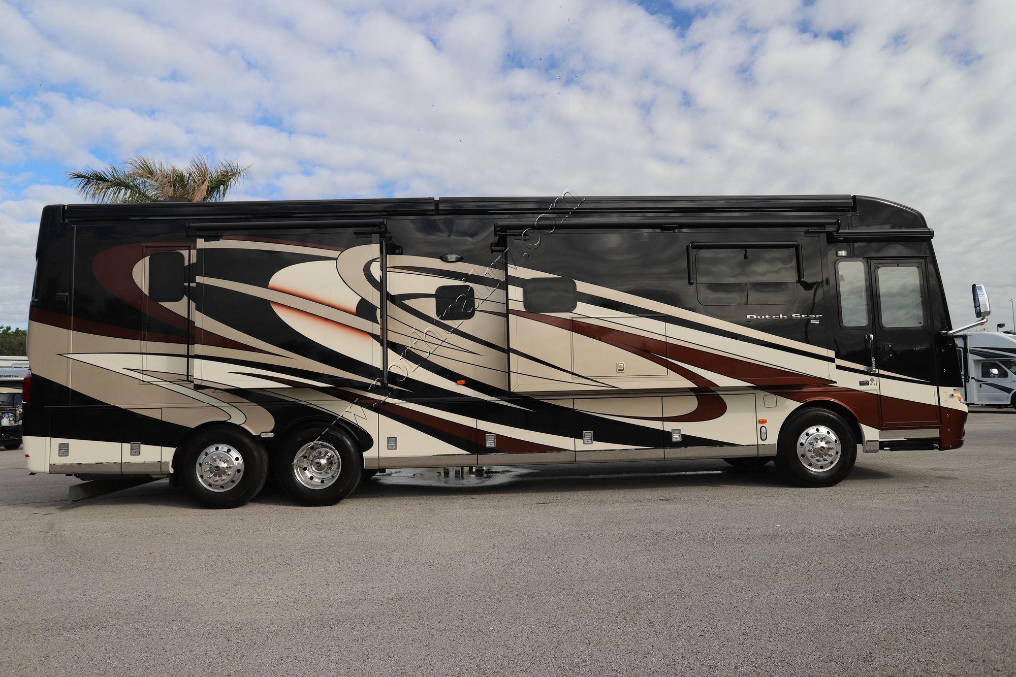 Used 2017 Newmar Dutch Star 4018 Class A  For Sale