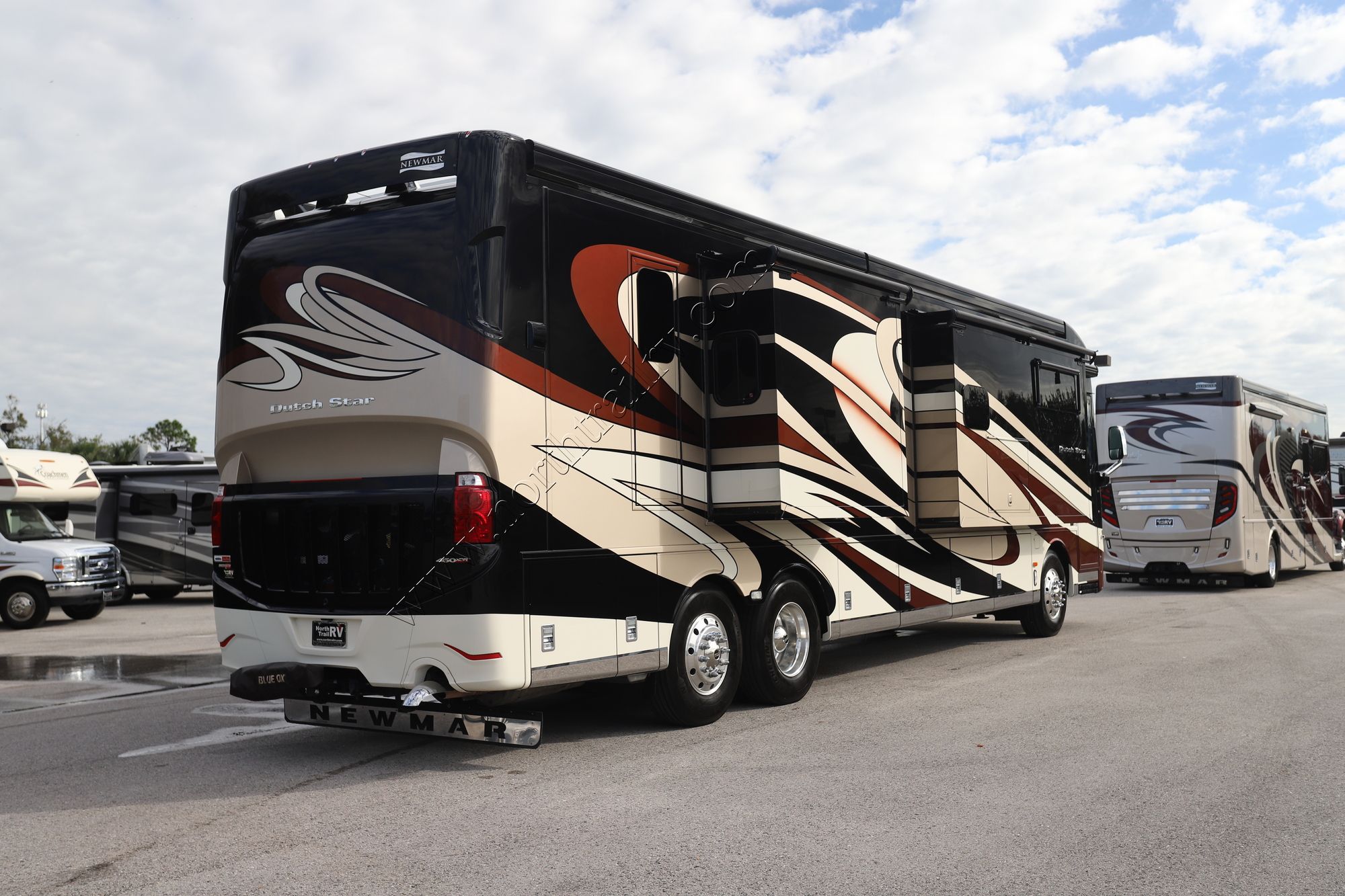 Used 2017 Newmar Dutch Star 4018 Class A  For Sale