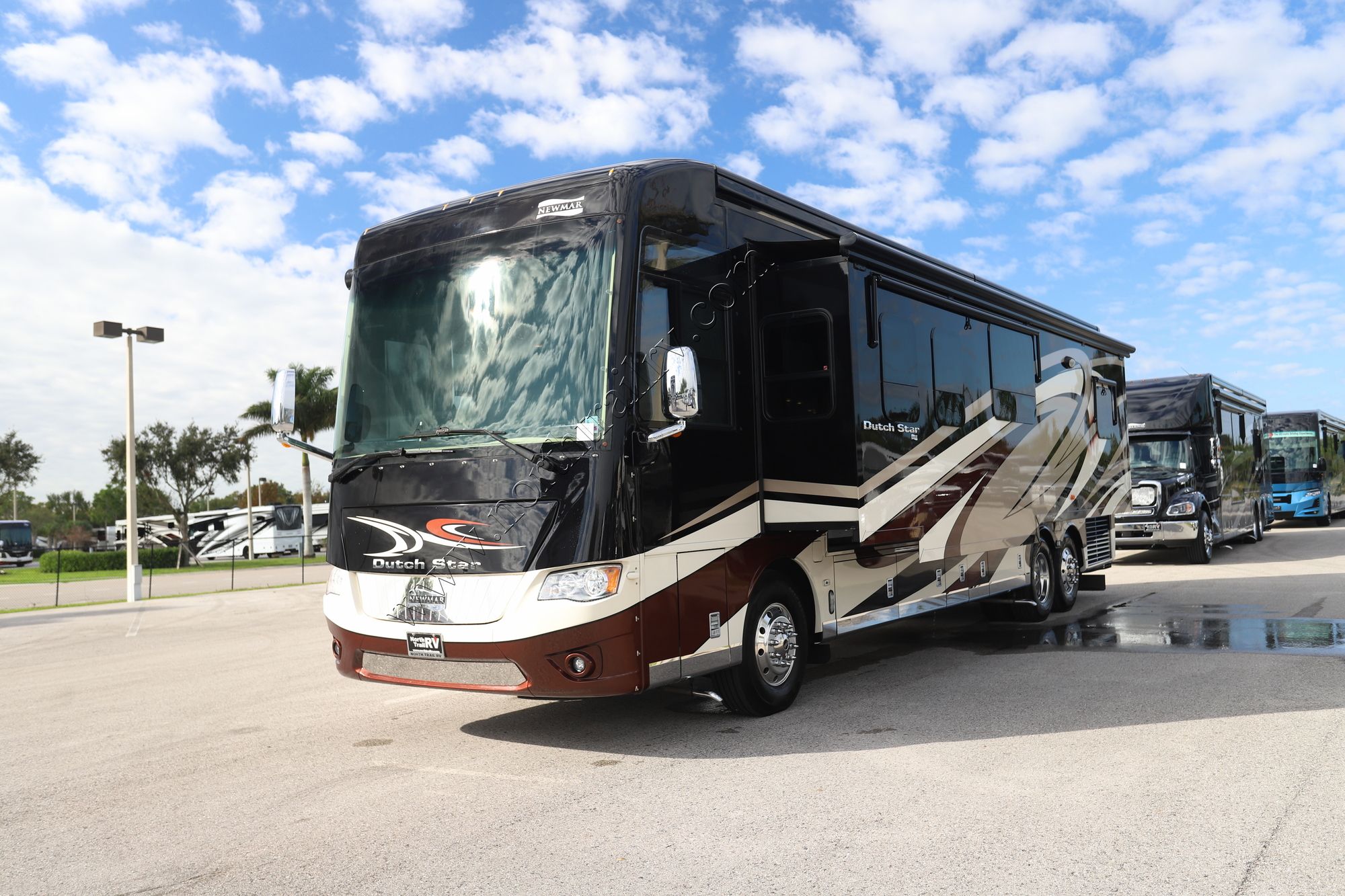 Used 2017 Newmar Dutch Star 4018 Class A  For Sale