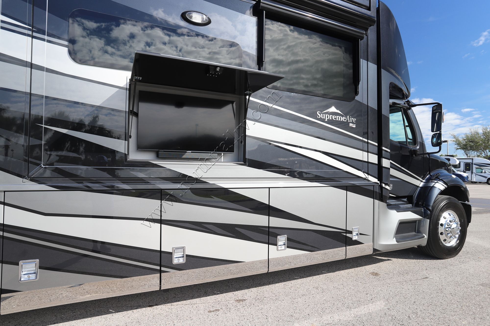 New 2025 Newmar Supreme Aire 4530 Super C  For Sale