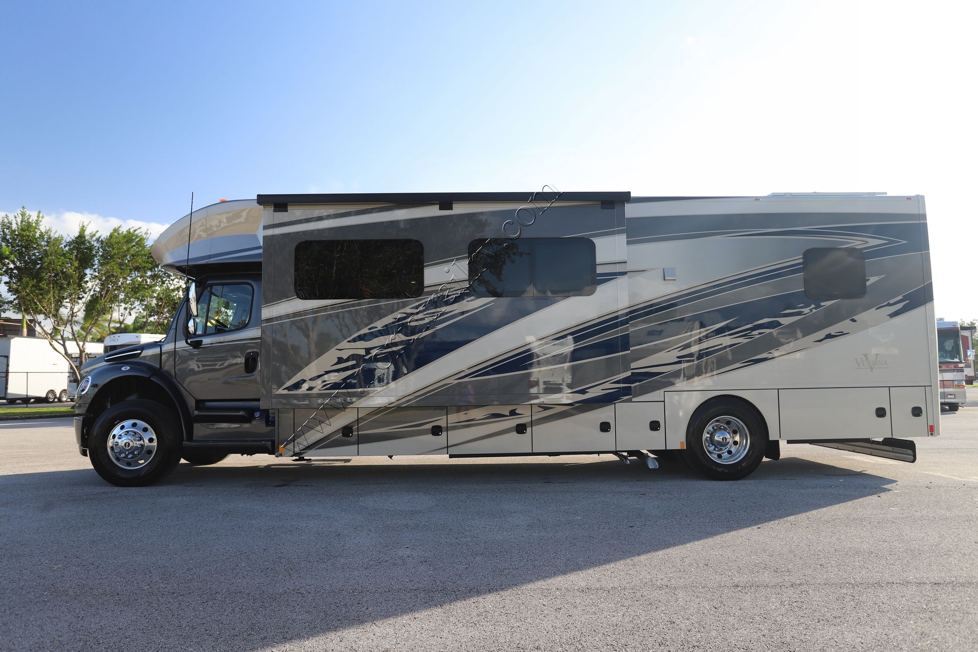 New 2025 Renegade Rv Verona 36VSB Super C  For Sale