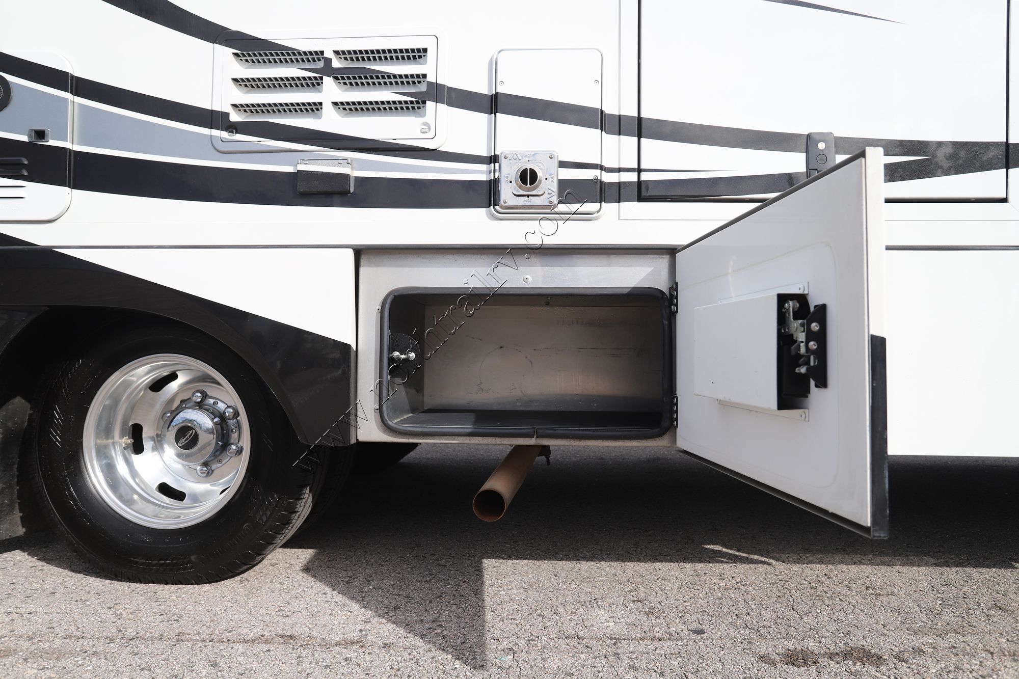 Used 2018 Renegade Rv Vienna 25VFWS Class C  For Sale