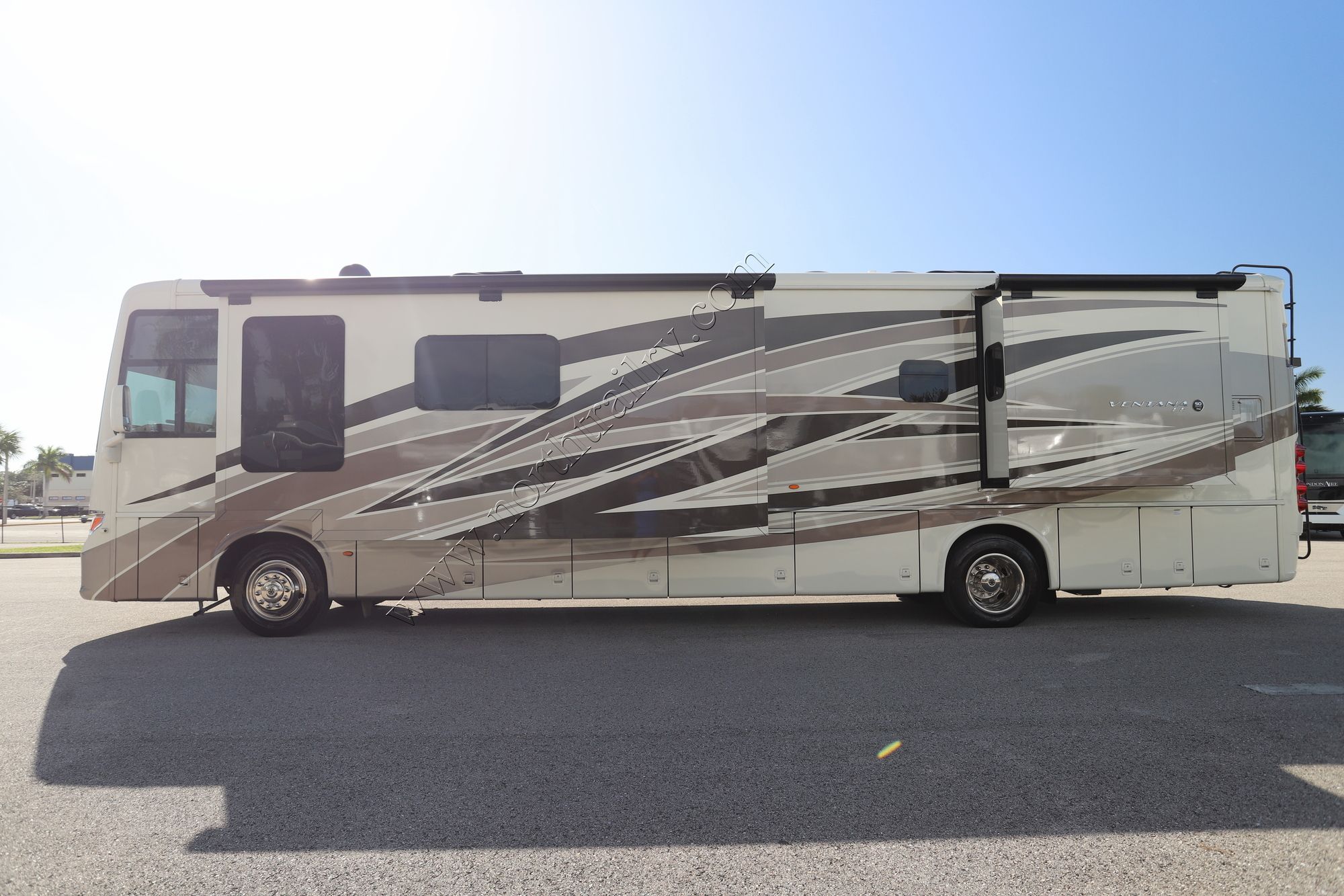 Used 2018 Newmar Ventana Le 4048 Class A  For Sale