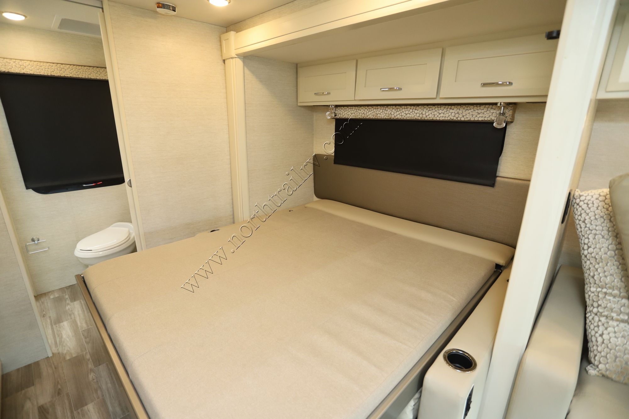 Used 2022 Tiffin Motor Homes Wayfarer 25RW Class C  For Sale