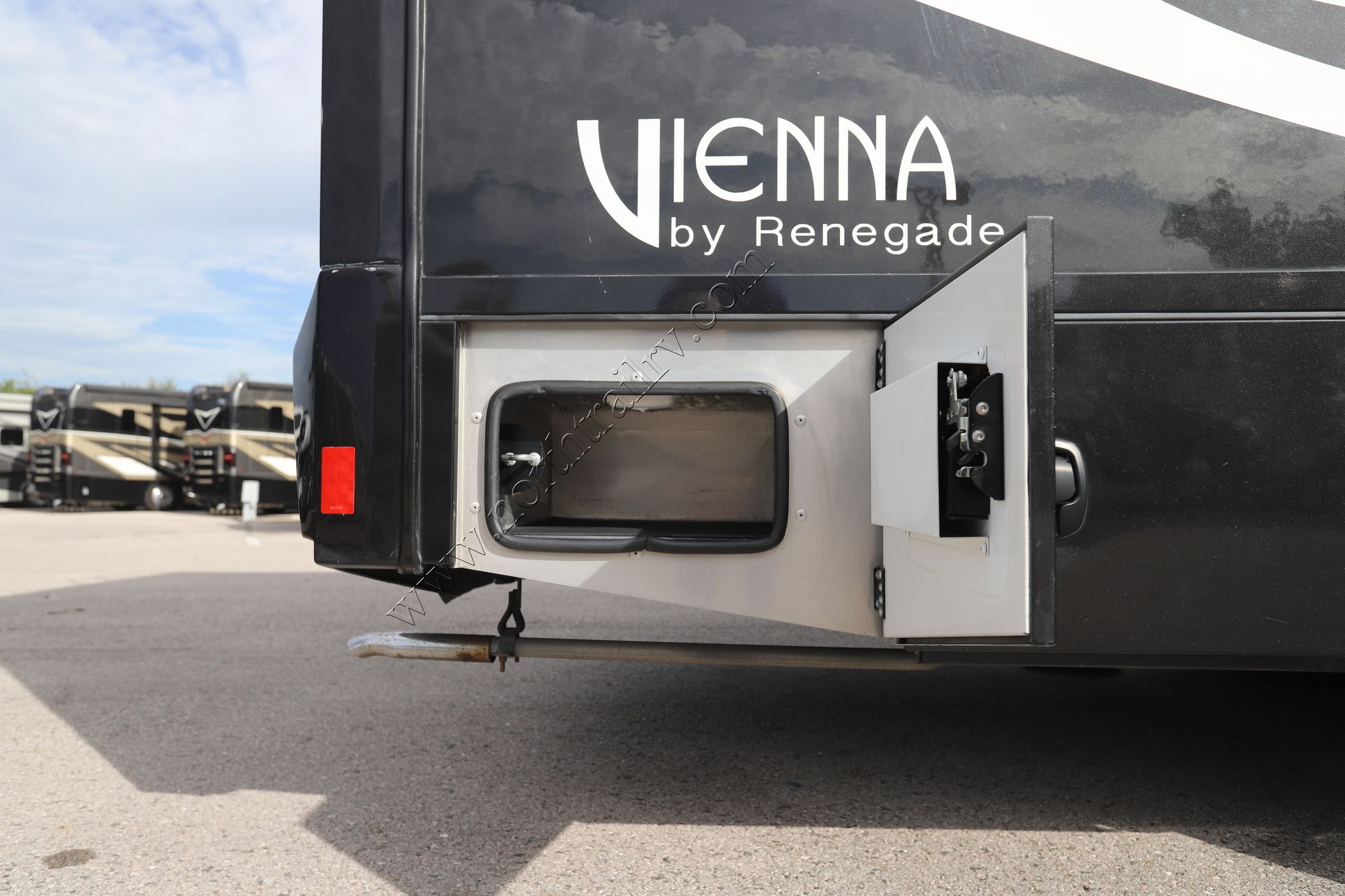 Used 2018 Renegade Rv Vienna 25VFWS Class C  For Sale