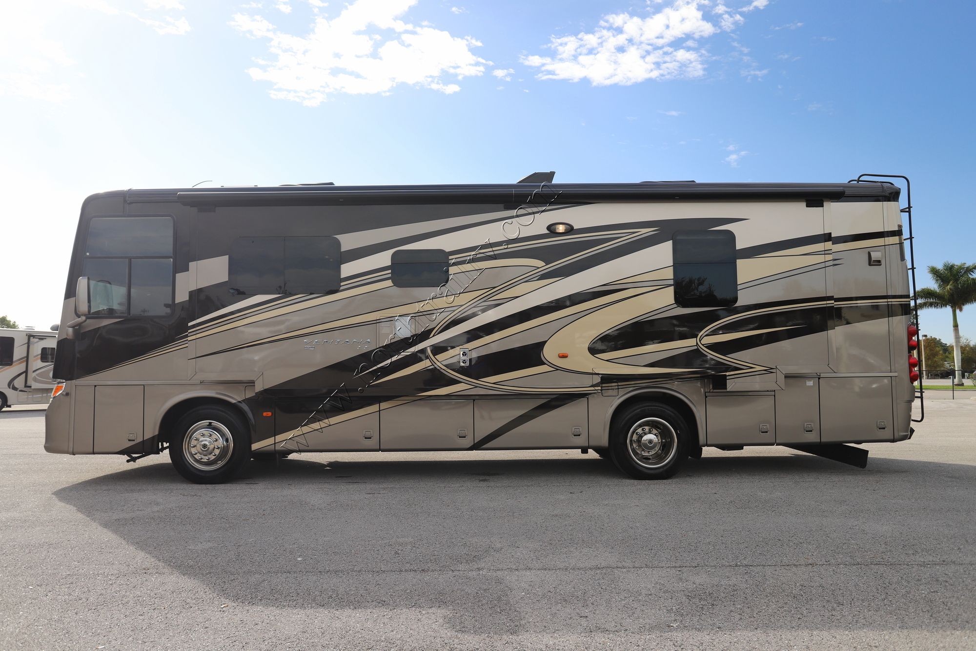 Used 2016 Newmar Ventana Le 3436 Class A  For Sale