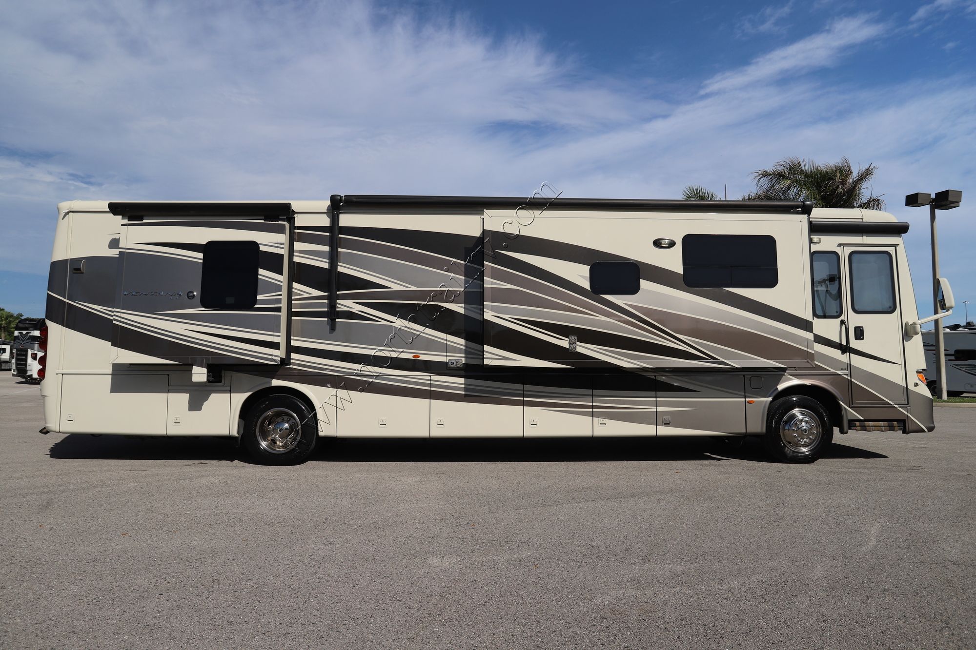 Used 2018 Newmar Ventana Le 4048 Class A  For Sale