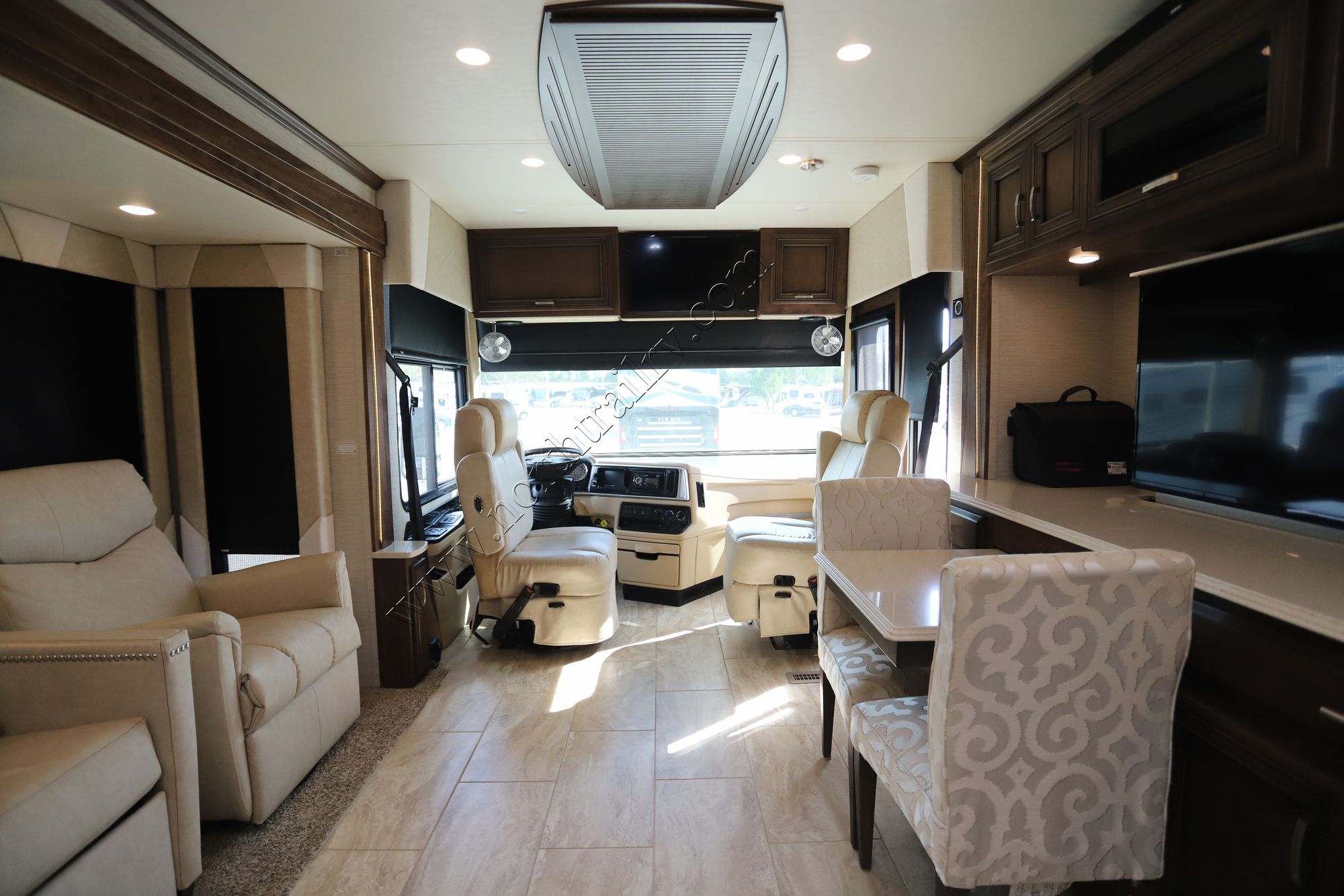 Used 2018 Newmar Ventana Le 4048 Class A  For Sale