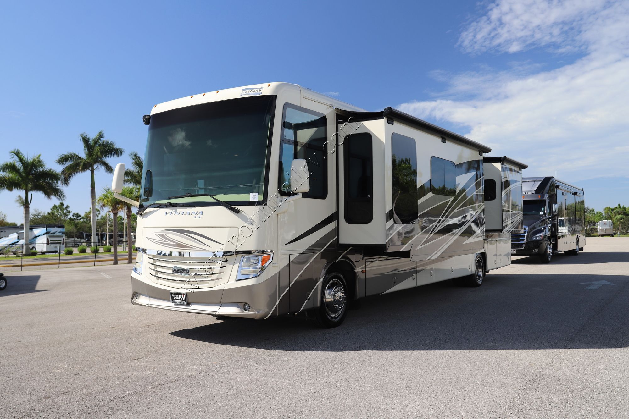 Used 2018 Newmar Ventana Le 4048 Class A  For Sale