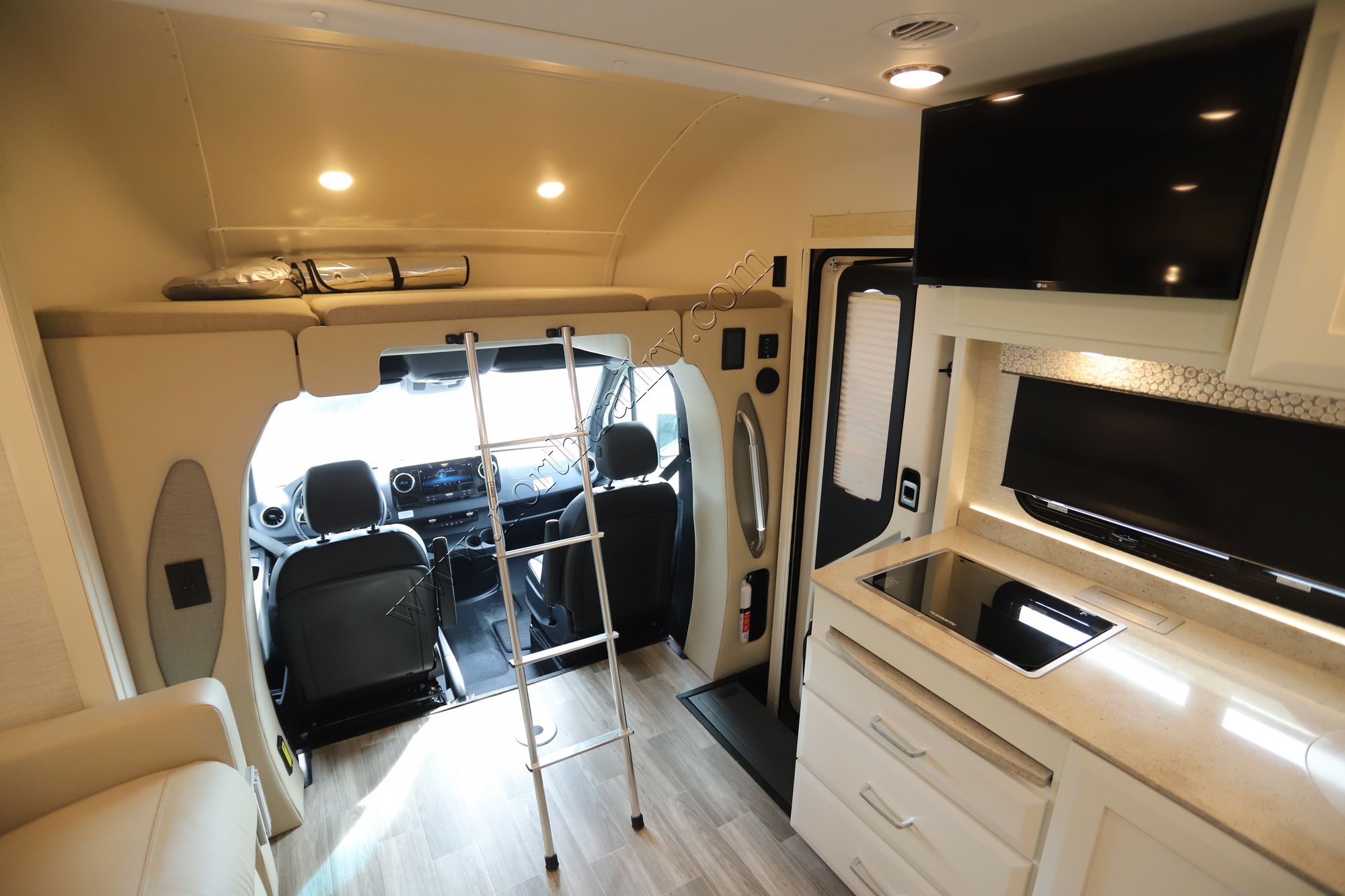 Used 2022 Tiffin Motor Homes Wayfarer 25RW Class C  For Sale