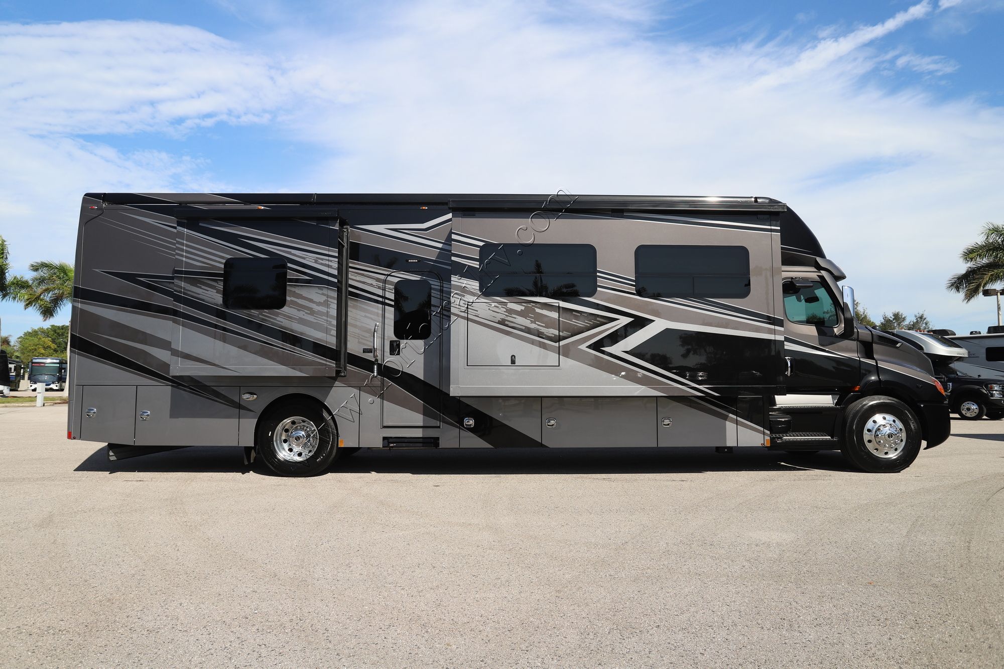 New 2025 Renegade Rv Explorer 40ERB Super C  For Sale